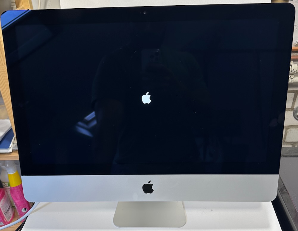 ανοιχτό iMac-chassis με νέα SSD
