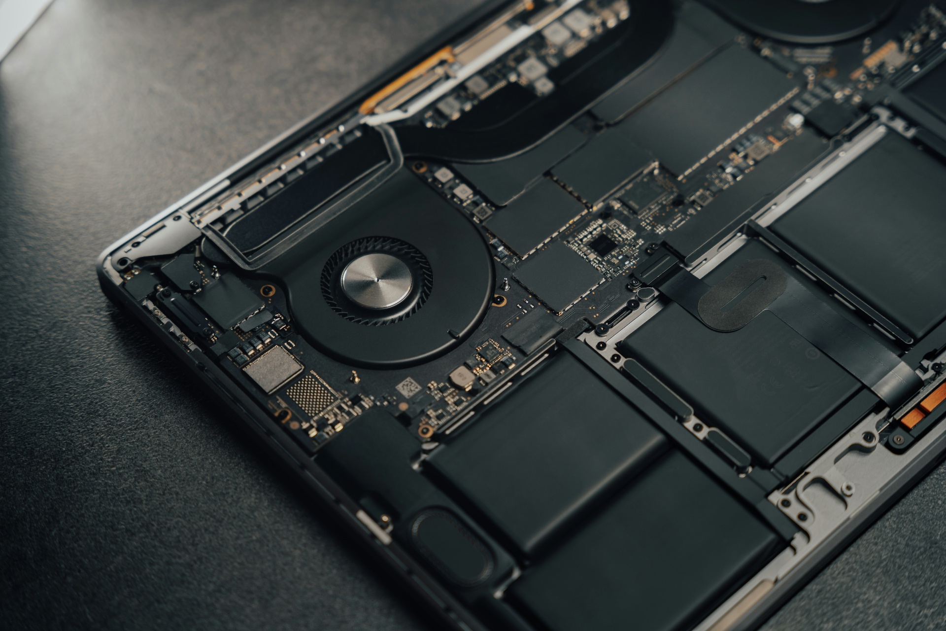 MacBook internals reparatie