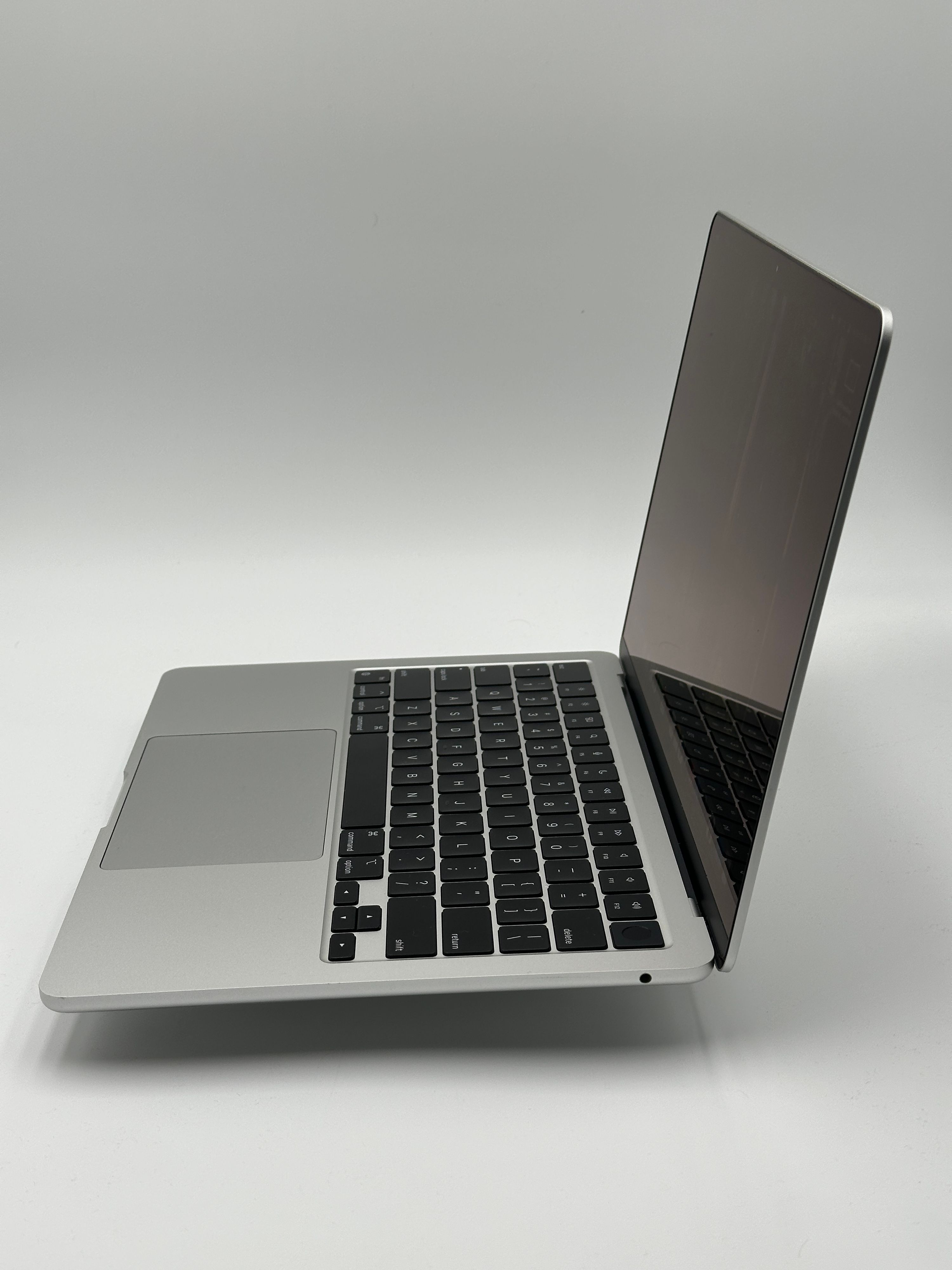 MacBook Air 13,6 ιντσών 13.6 inch 2022 M2 8-core 16GB 256GB – μεταχειρισμένο – άριστη κατάσταση | iMac and More