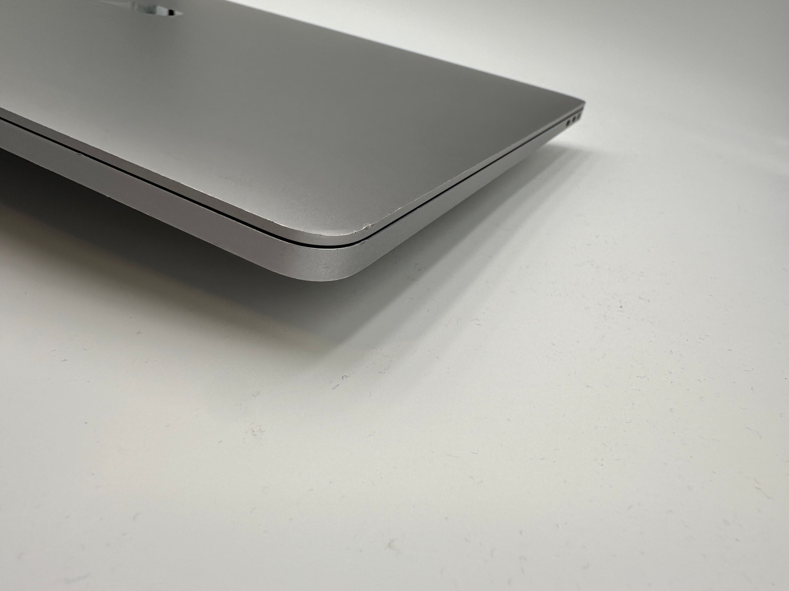 MacBook Pro 16 inch 2019 Core i9 2.4 GHz 32GB 1TB – refurbished – goede staat | iMac and More