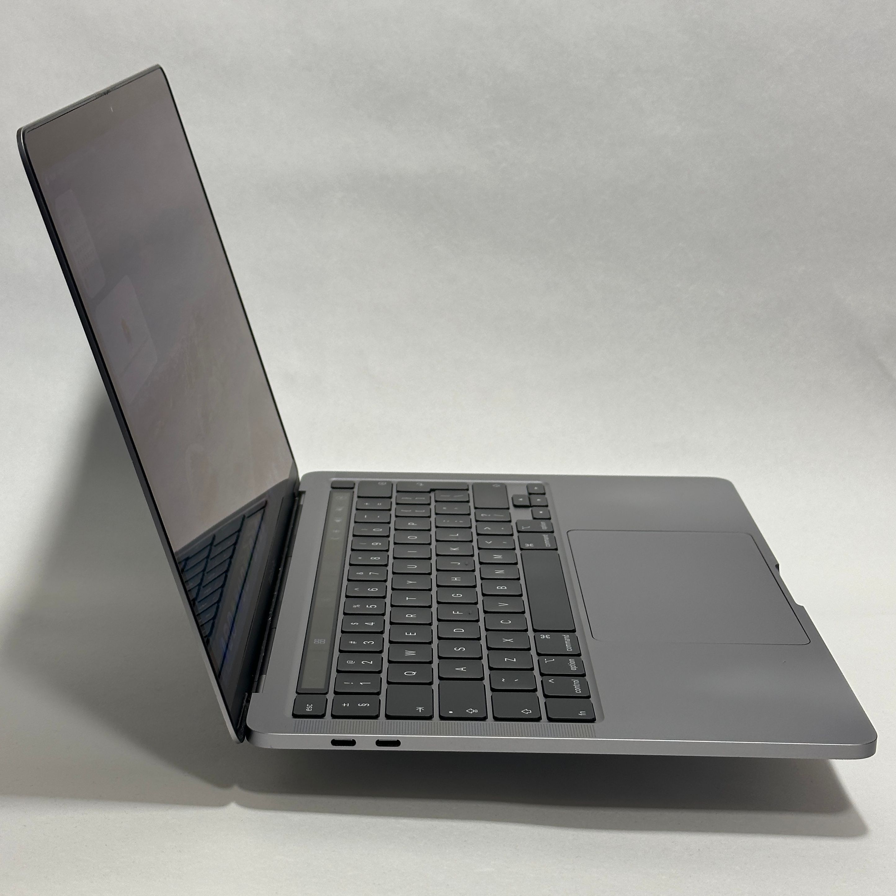 MacBook Pro 13 inch  2020 refurbished Grade B — φωτογραφία 3