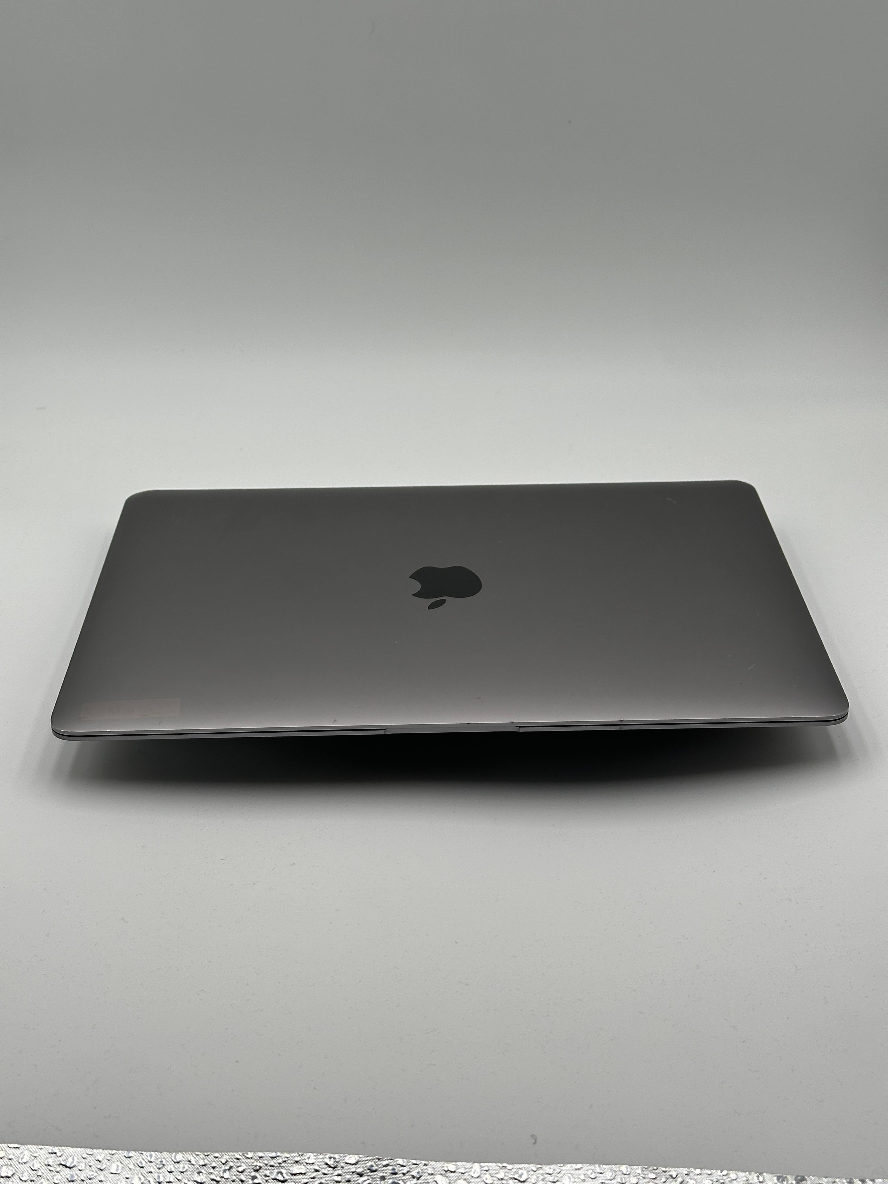 MacBook Air 13 inch 2020 M1 8-core 256GB – refurbished – good condition | iMac and More