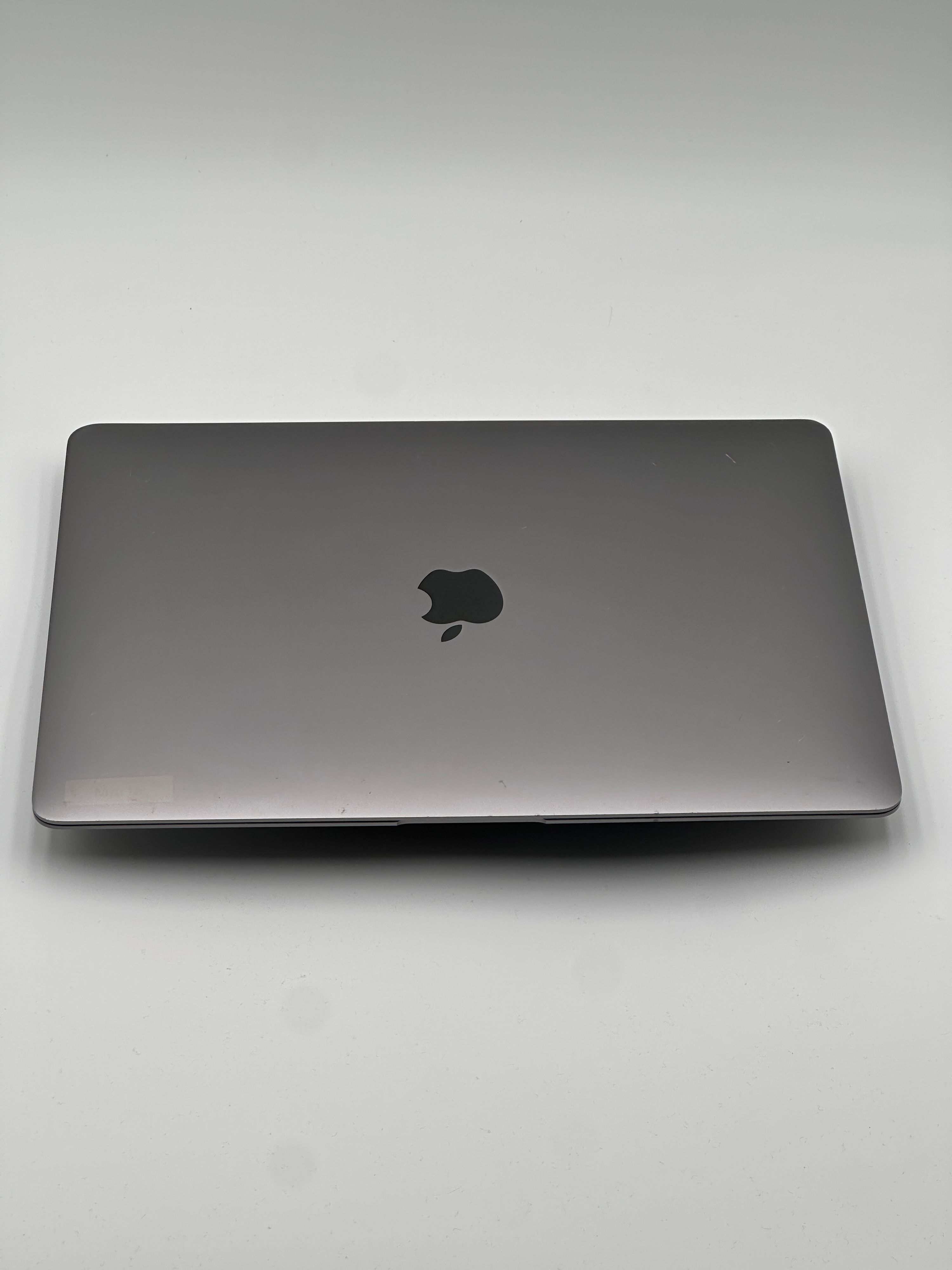 MacBook Air 13 inch 2020 M1 8-core 256GB – refurbished – good condition | iMac and More