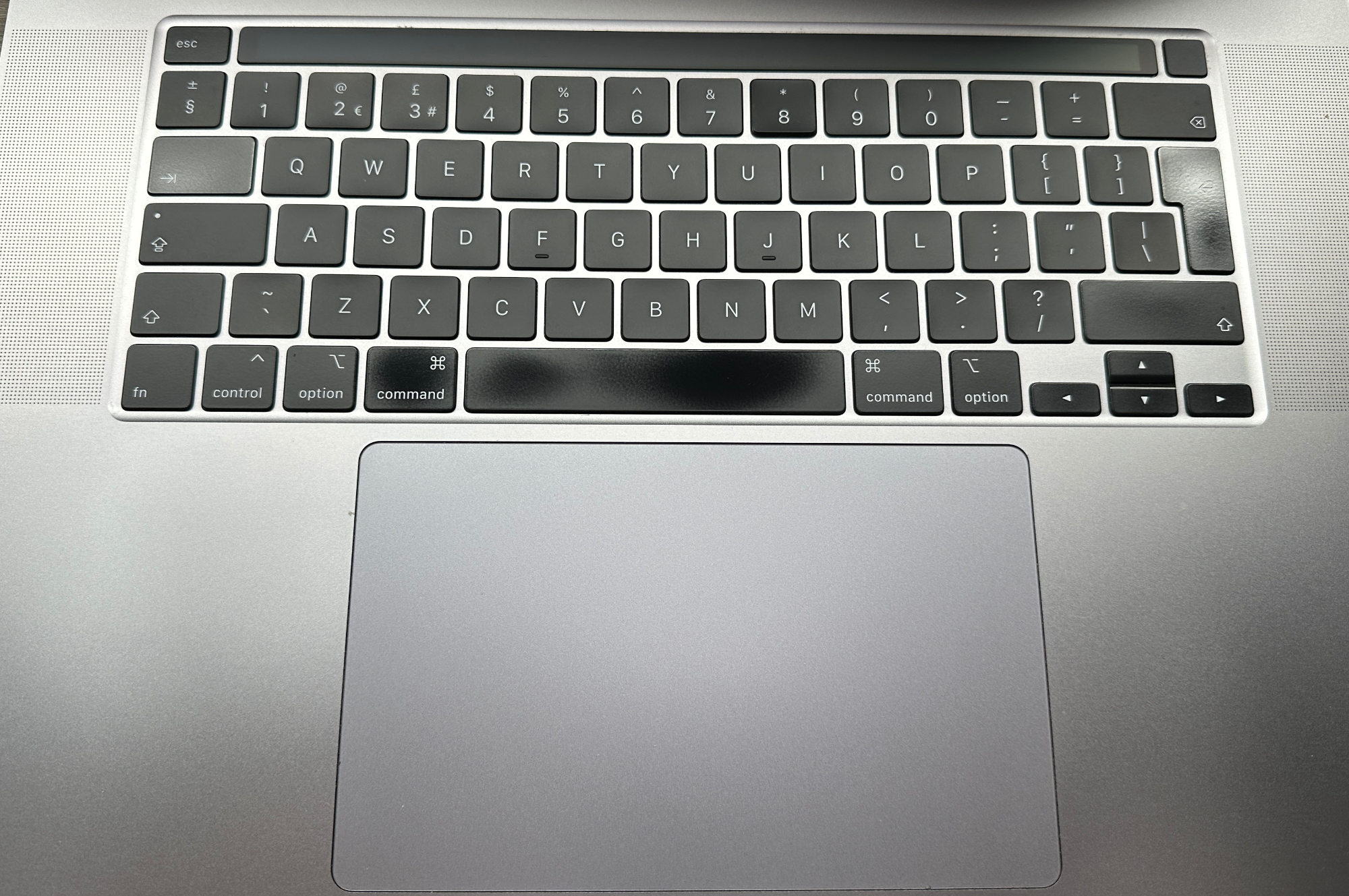MacBook Pro na het plaatsen van een schoon Nederlands QWERTY-toetsenbord
