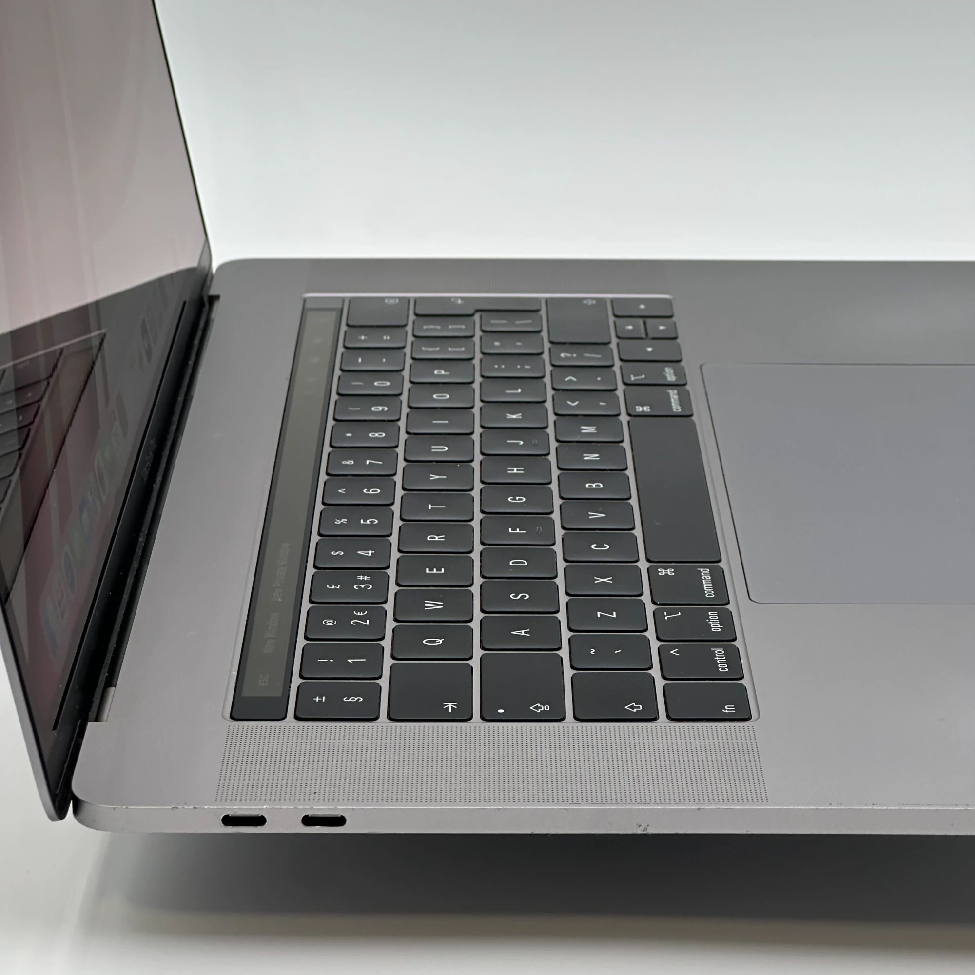 MacBook Pro 15-inch 15 inch 2019 6-Core i7 2.6 GHz 16GB 256GB – refurbished – good condition | iMac and More