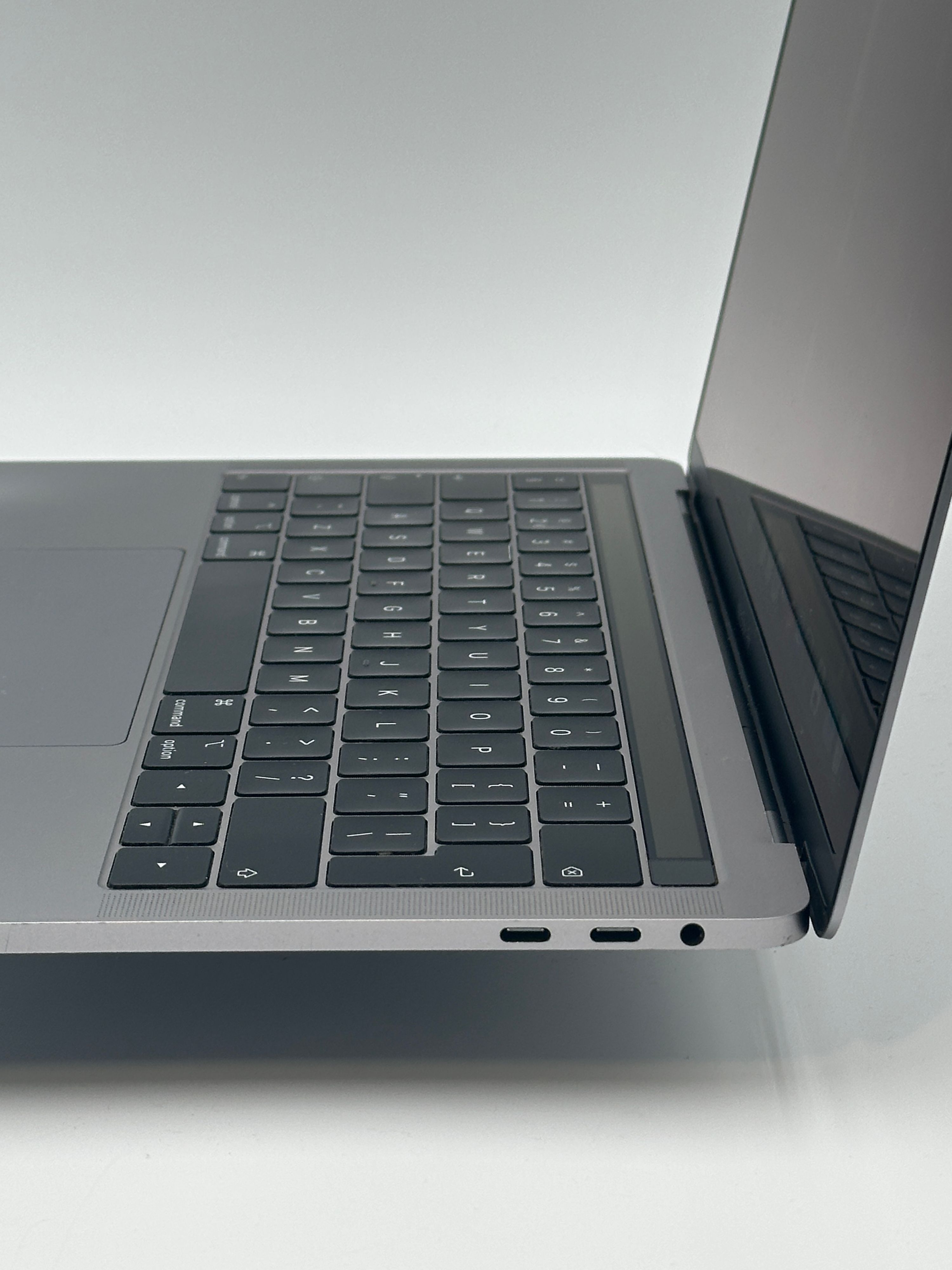MacBook Pro 13 inch 2018 Core i5 2.3GHz (2018) 16GB 256GB – refurbished – uitstekende staat | iMac and More