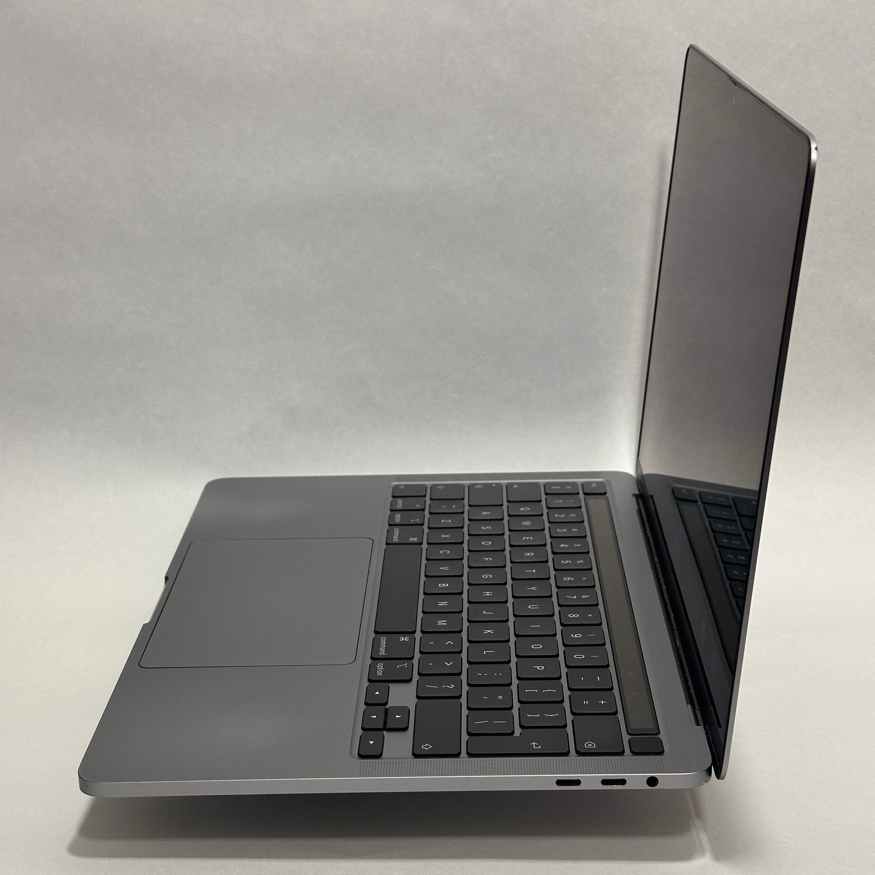 MacBook Pro 13 inch  2020 refurbished Grade B — φωτογραφία 6