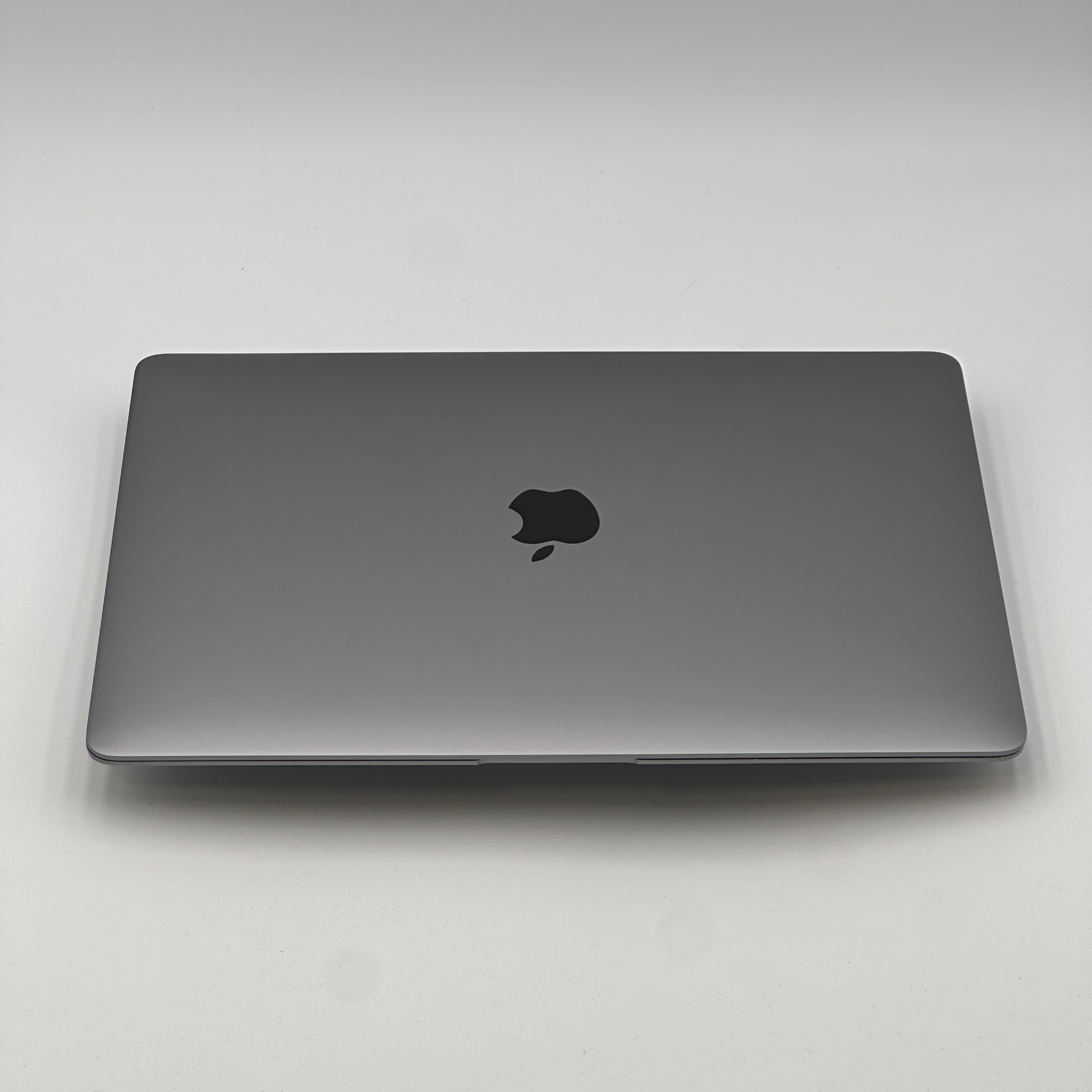 MacBook Air 13 inch 2020 M1 8-core 8GB 256GB – refurbished – goede staat | iMac and More