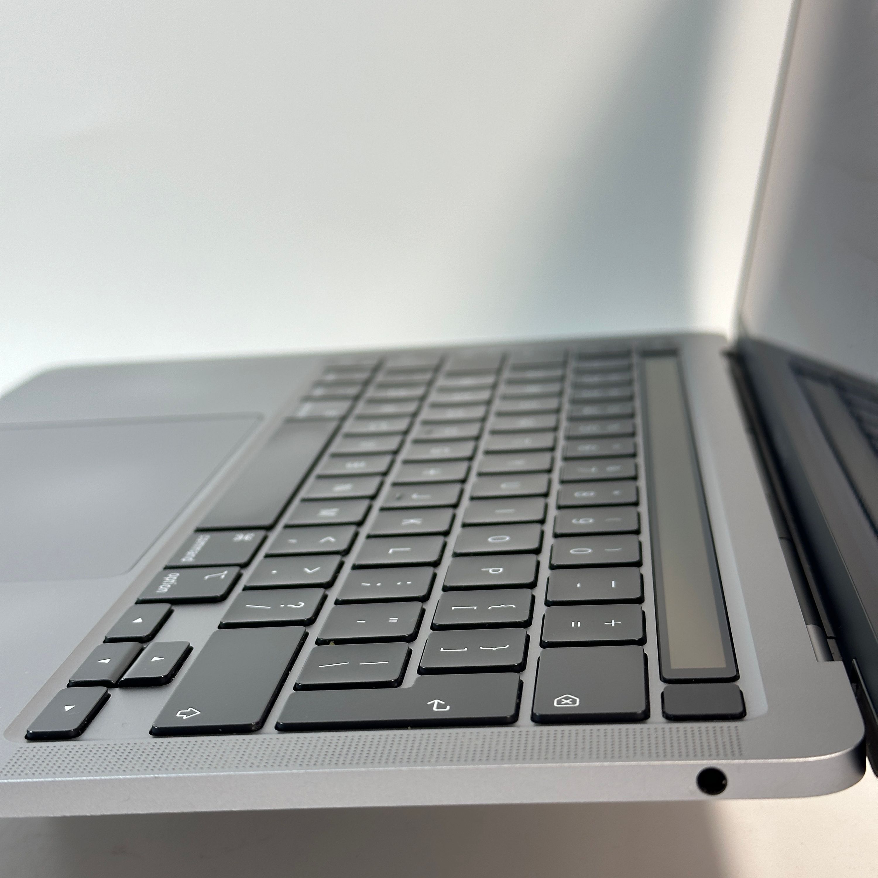 MacBook Pro 13 inch 2020 2020 refurbished Grade A — foto 6