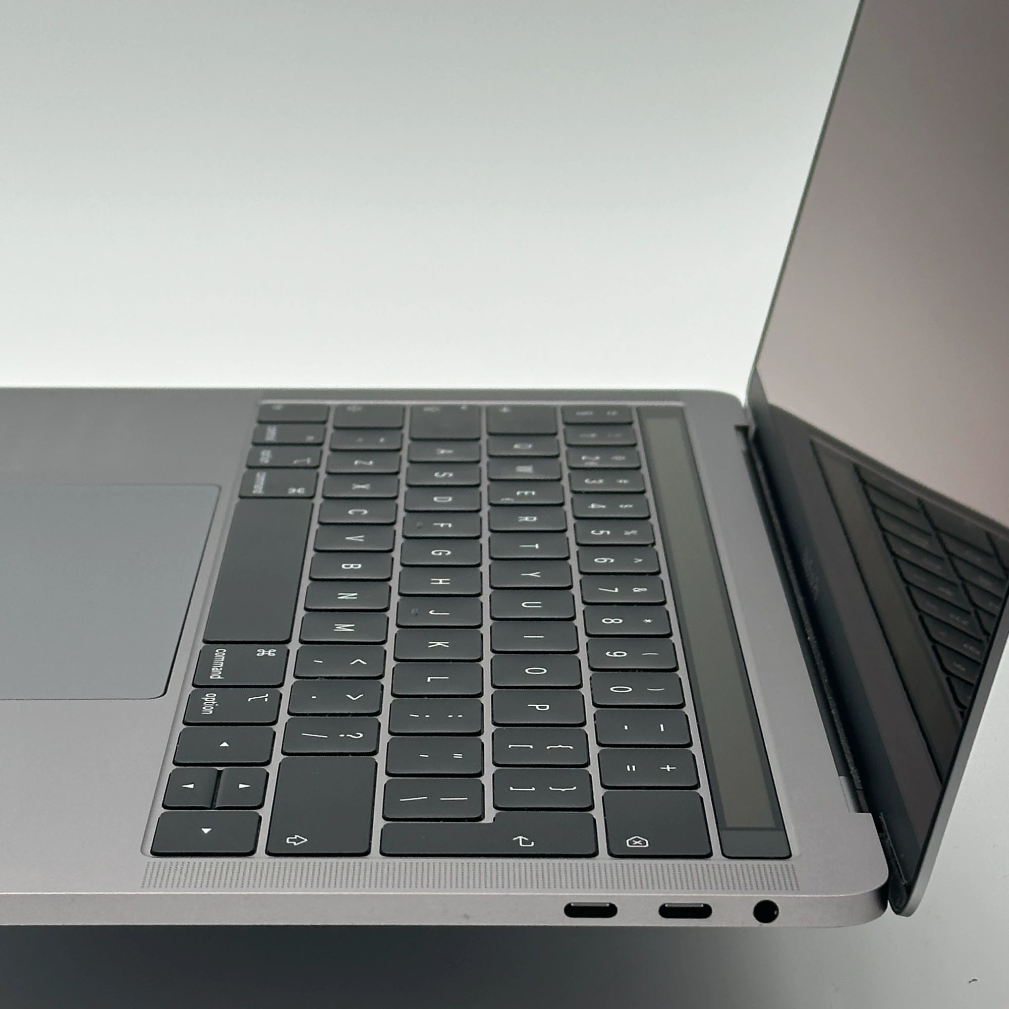 MacBook Pro 13 inch 2018 Core i5 2.3 GHz 8GB 256GB – refurbished – uitstekende staat | iMac and More