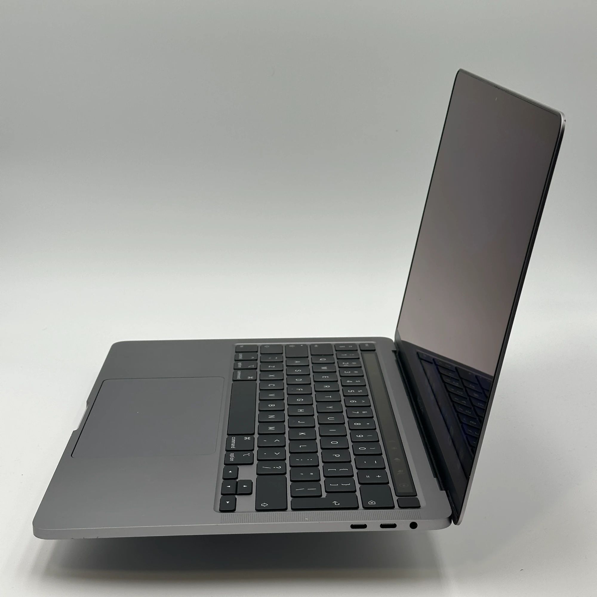 MacBook Pro 13 inch 2020 Core i5 2.0 GHz 16GB 1TB – refurbished – goede staat | iMac and More
