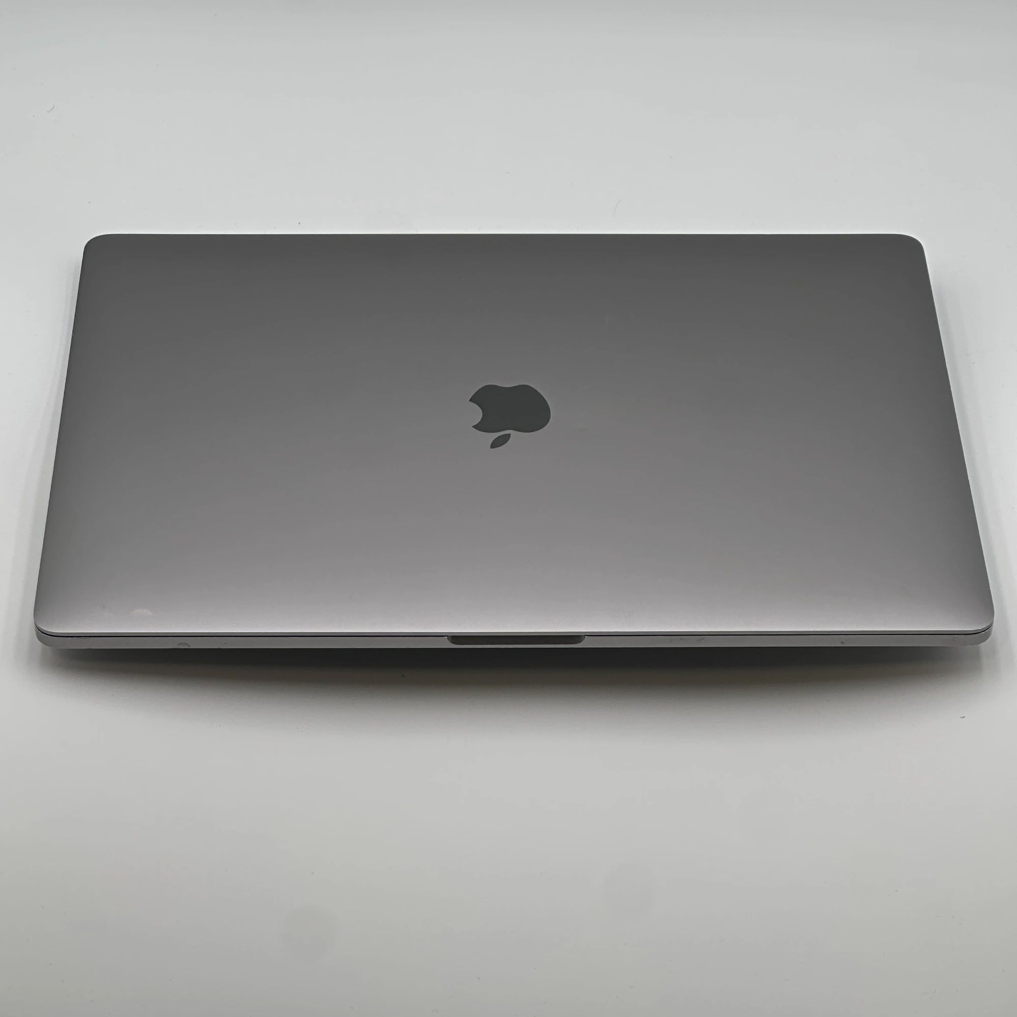 MacBook Pro 15-inch 15 inch 2019 6-Core i7 2.6 GHz 16GB 256GB – refurbished – good condition | iMac and More