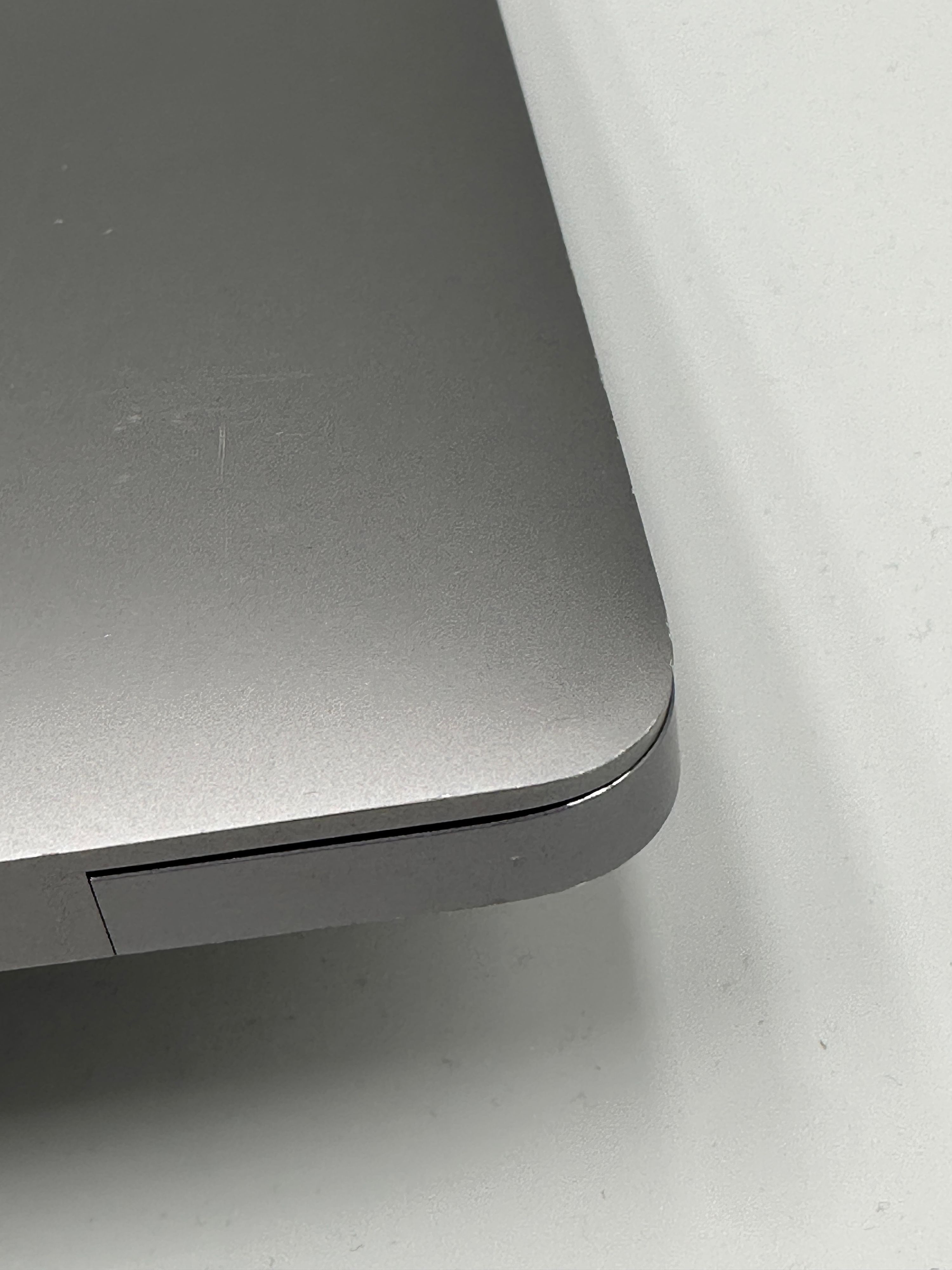 MacBook Air 13 inch 2020 M1 8-core 256GB – refurbished – good condition | iMac and More
