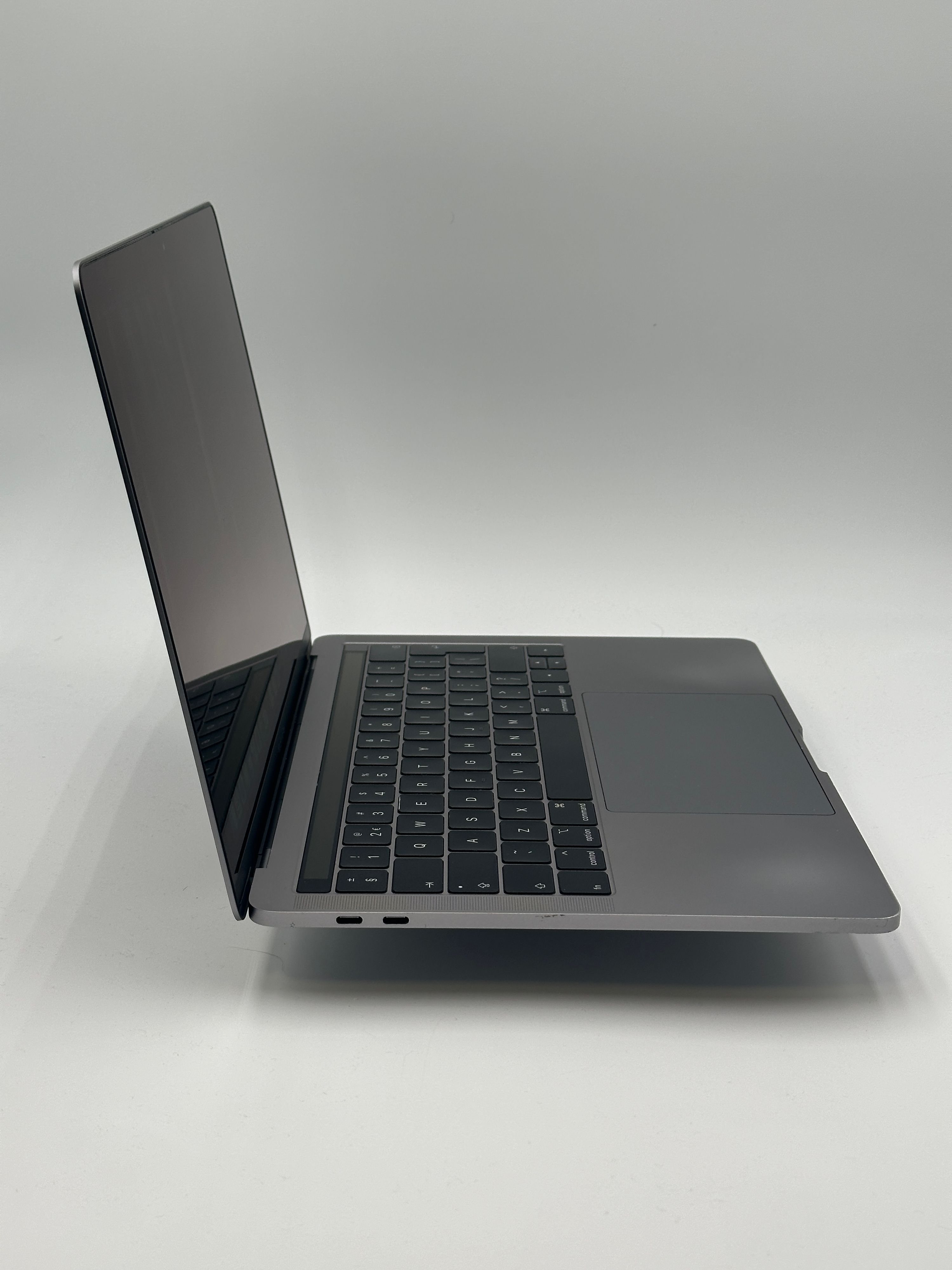 MacBook Pro 13 inch 2018 Core i5 2.3GHz (2018) 16GB 256GB – refurbished – uitstekende staat | iMac and More