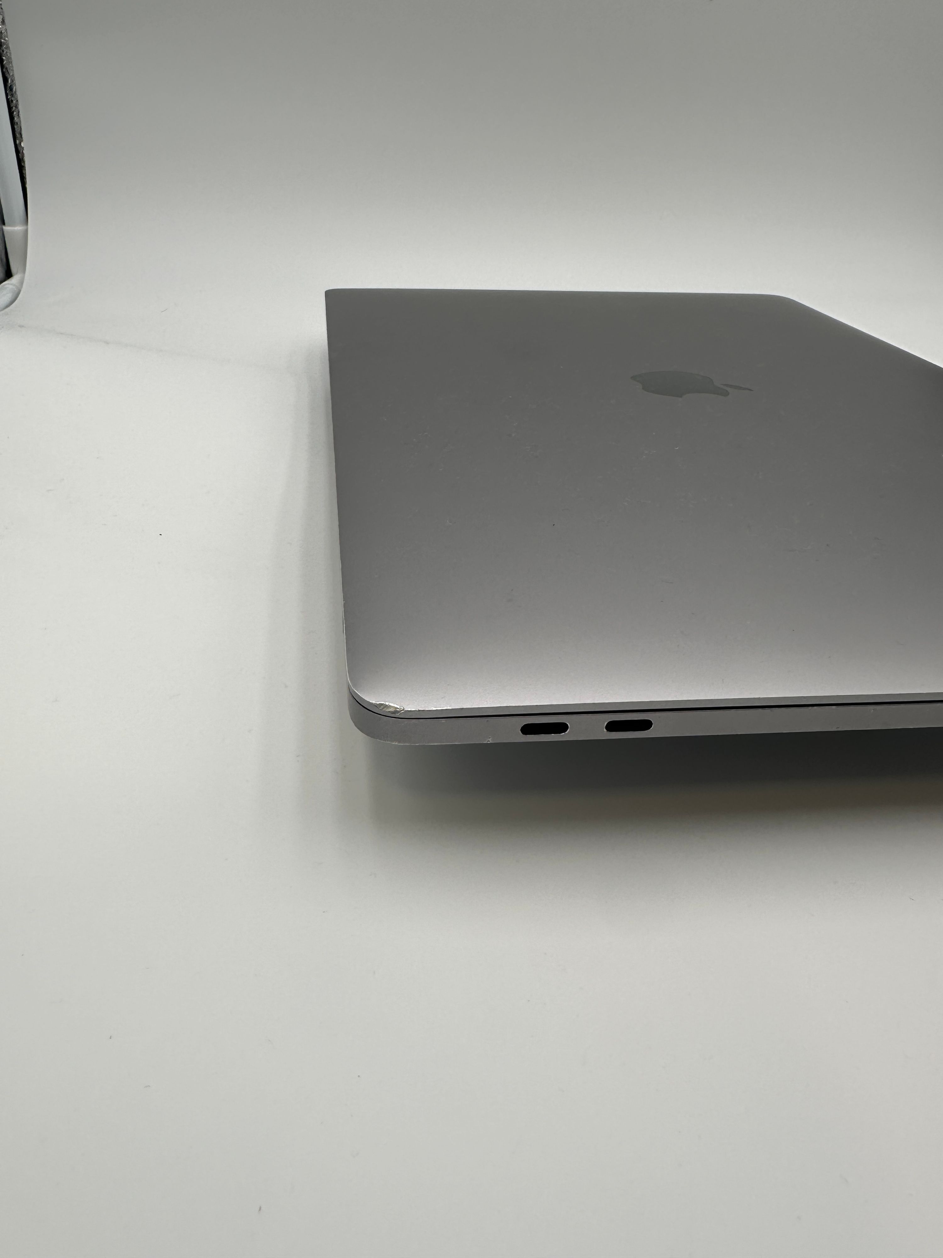 MacBook Pro 15 inch 2017 Core i7 2.8 GHz 16GB 1TB – refurbished – voldoende staat | iMac and More