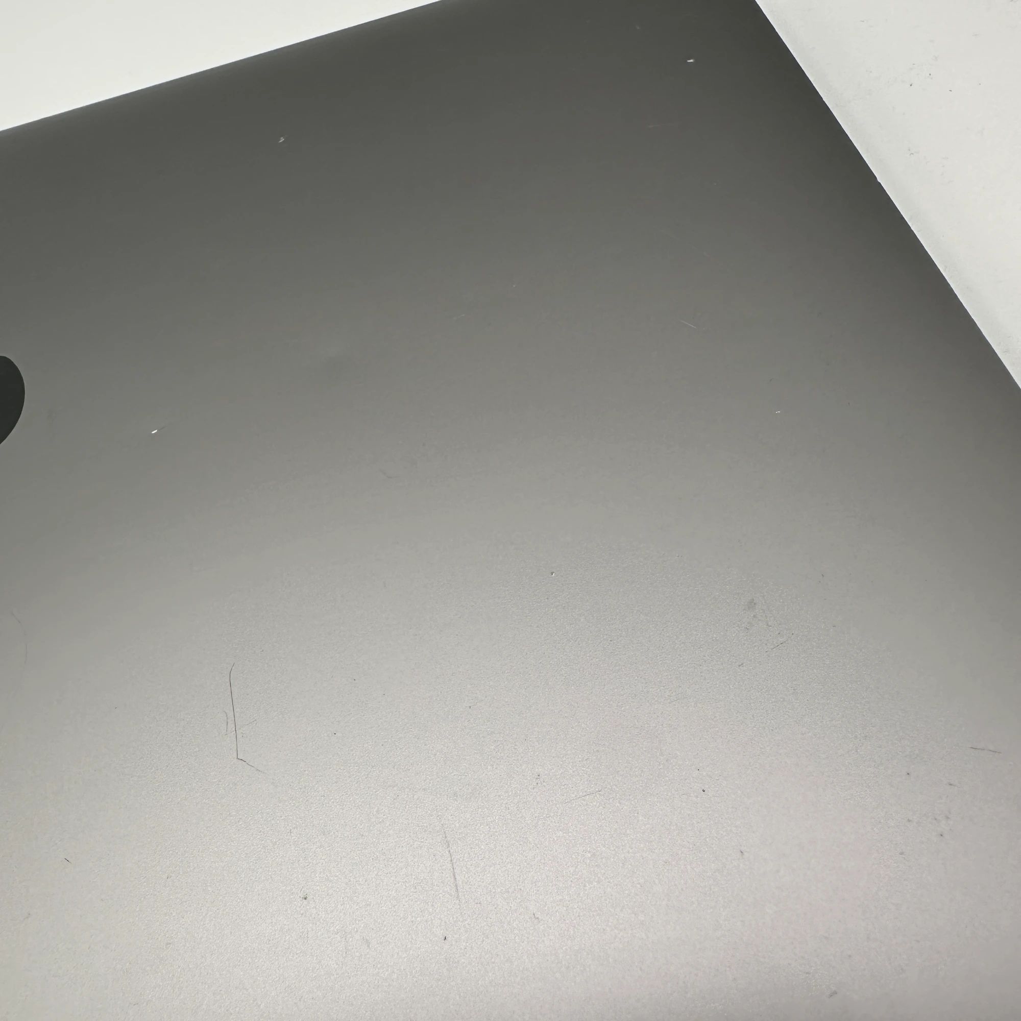 MacBook Pro 15 inch 2019 8-Core i9 2,3 GHz 16GB 512GB – refurbished – fair condition | iMac and More