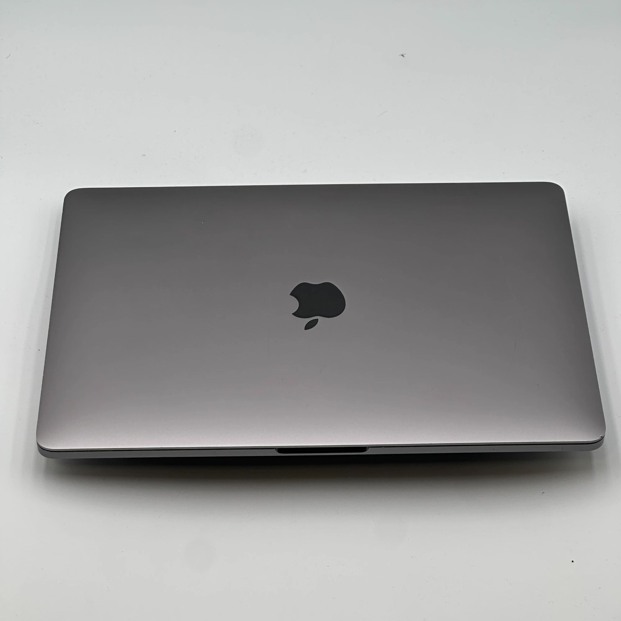 MacBook Pro 13 inch 2020 Core i5 2.0 GHz 16GB 1TB – refurbished – goede staat | iMac and More