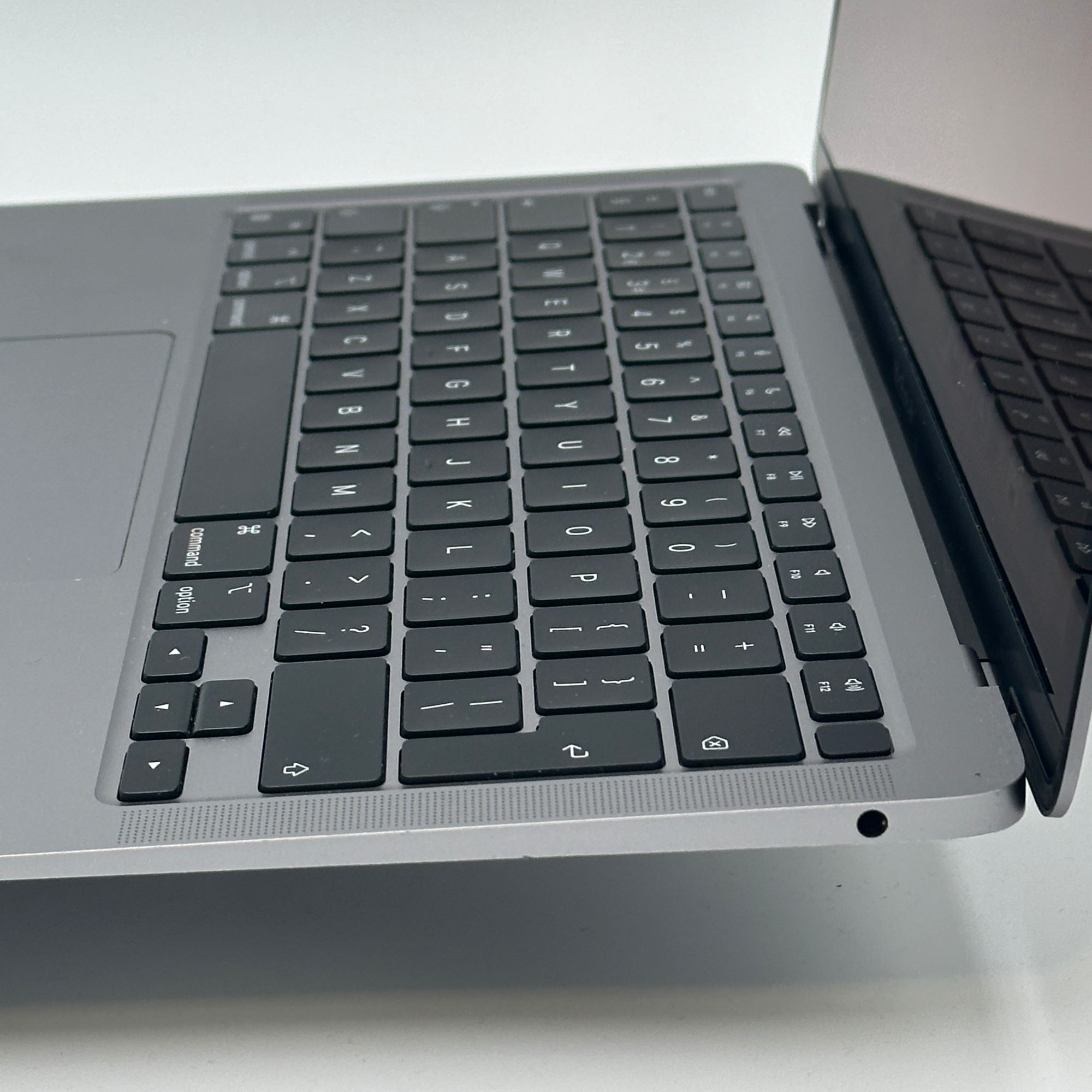 MacBook Air 13 inch 2020 M1 8-core 8GB 256GB – refurbished – goede staat | iMac and More
