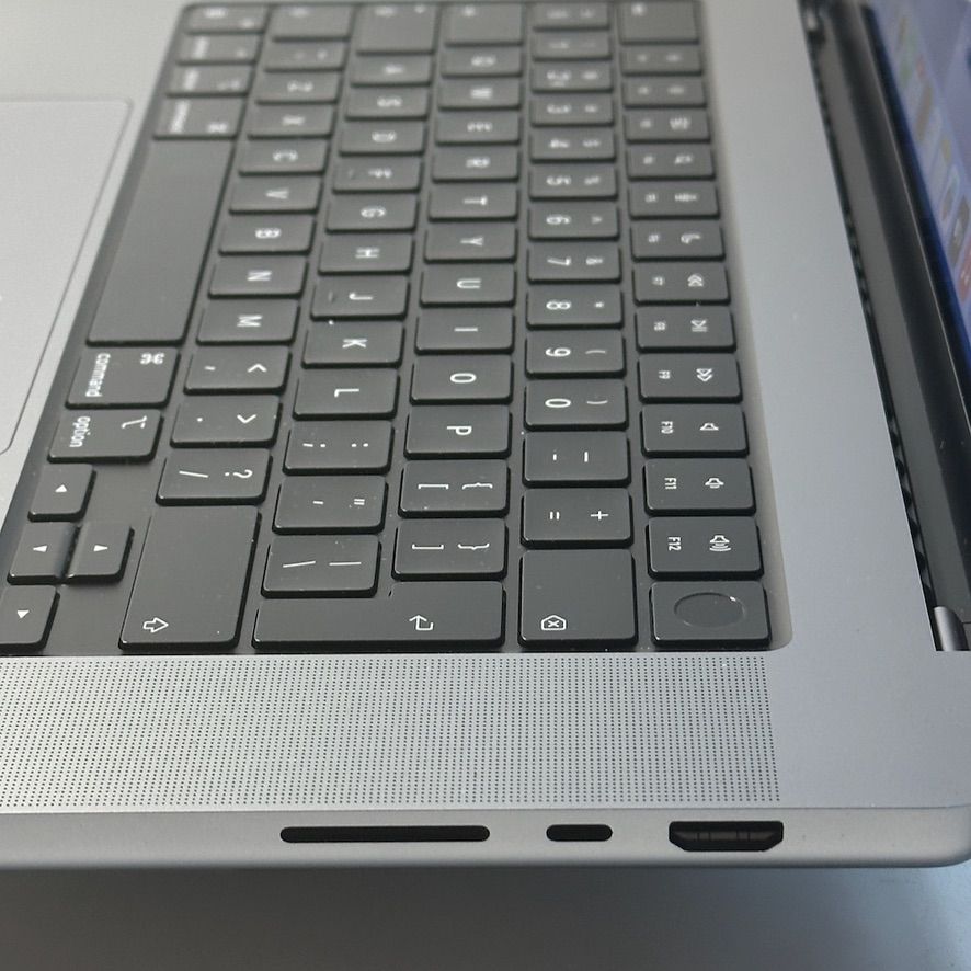 MacBook Pro 16-inch 16 inch 2022 M2 Pro 12-core 512GB – refurbished – excellent condition | iMac and More