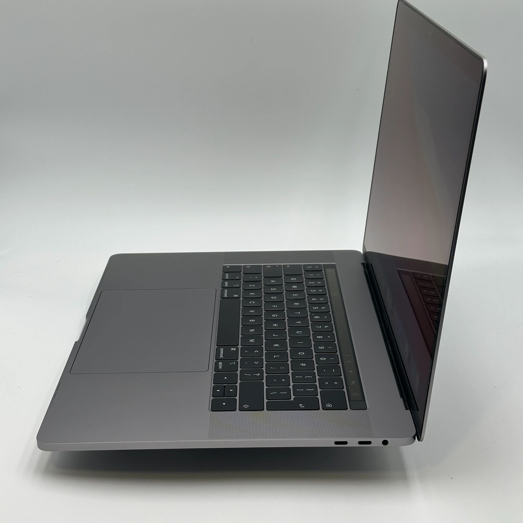 MacBook Pro 15-inch 15 inch 2019 Core i7 2.6 GHz 32GB 256GB – refurbished – excellent condition | iMac and More