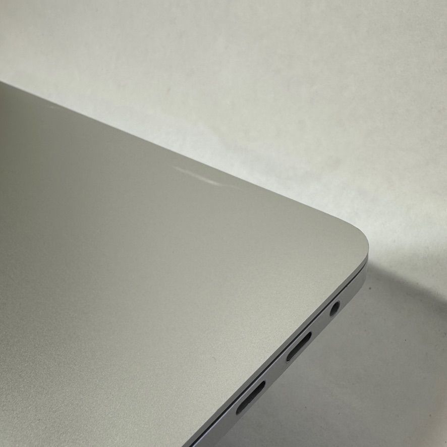 MacBook Pro 16 inch 2019 refurbished Grade B — φωτογραφία 7