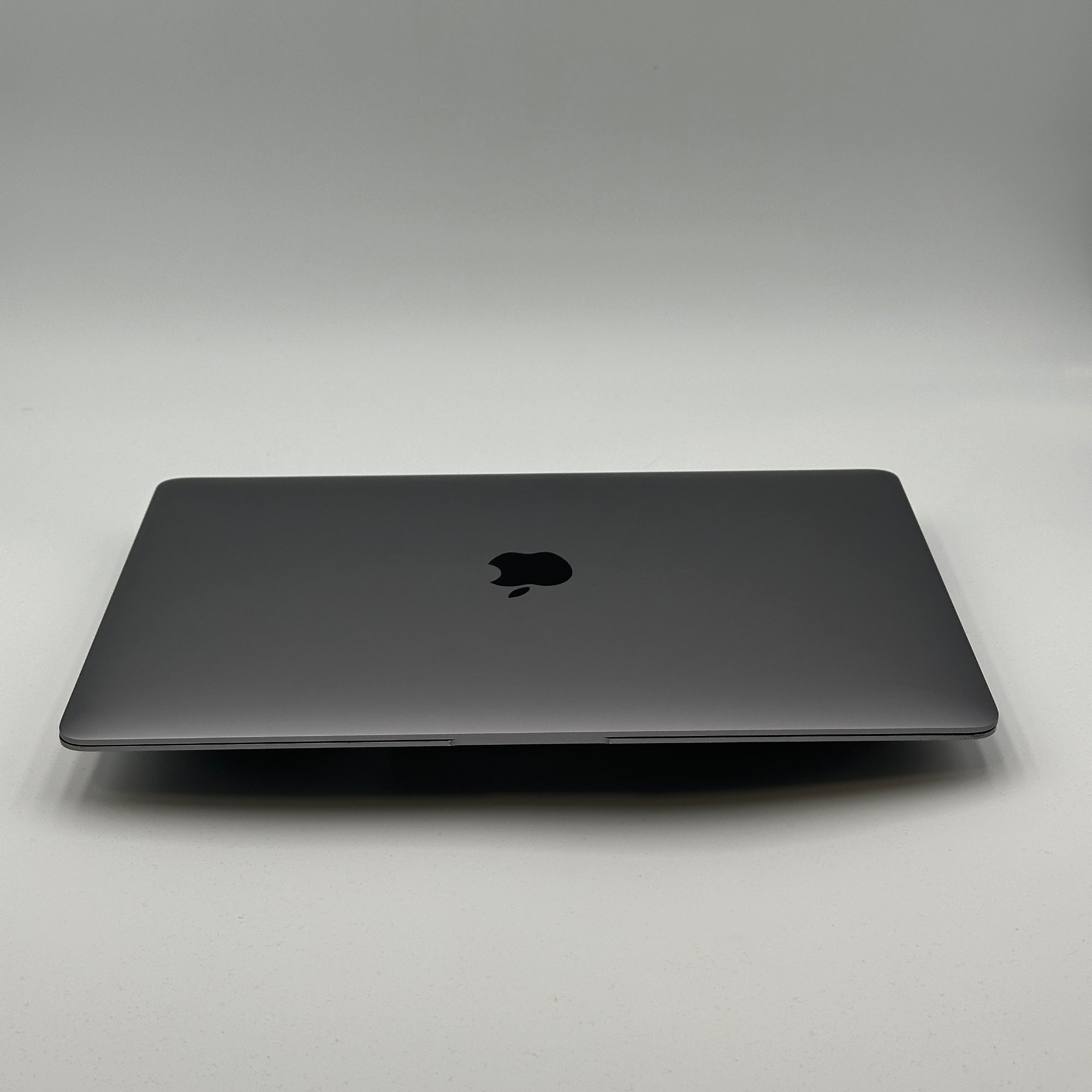 MacBook Air 13 inch 2020 M1 8-core 8GB 256GB – refurbished – goede staat | iMac and More