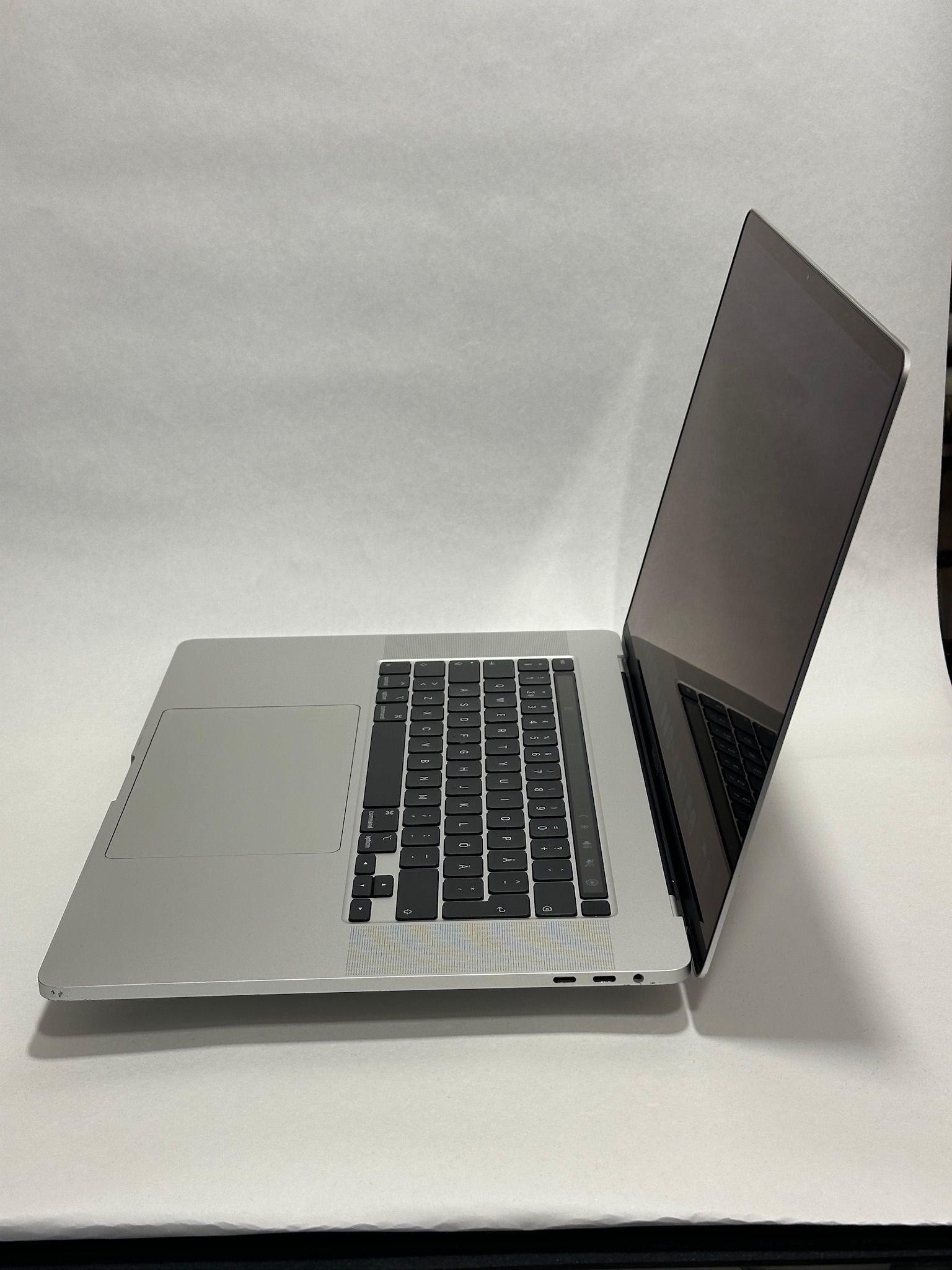 MacBook Pro 16 inch 2019 refurbished Grade B — φωτογραφία 5