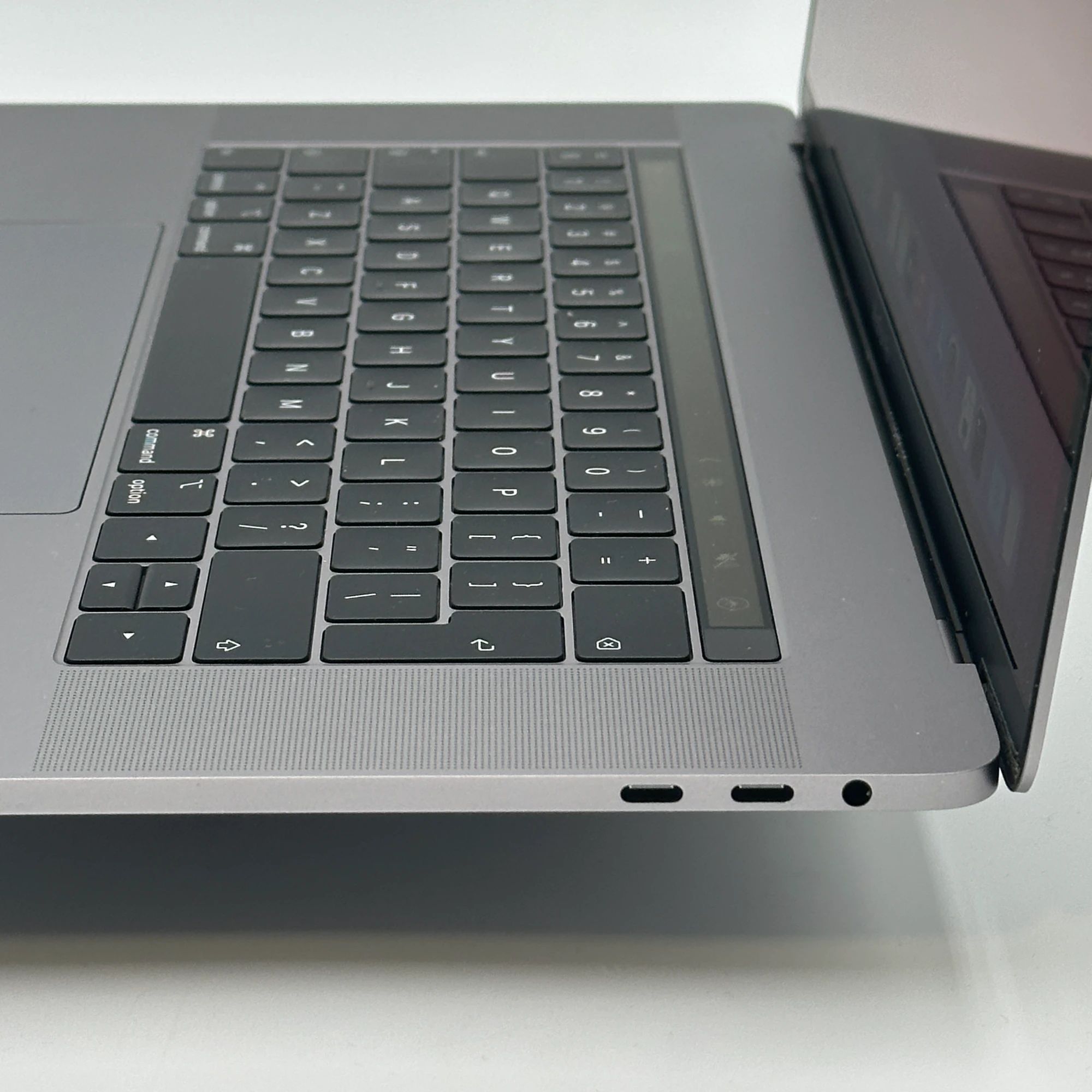 MacBook Pro 15-inch 15 inch 2019 Core i7 2.6 GHz 32GB 256GB – refurbished – excellent condition | iMac and More