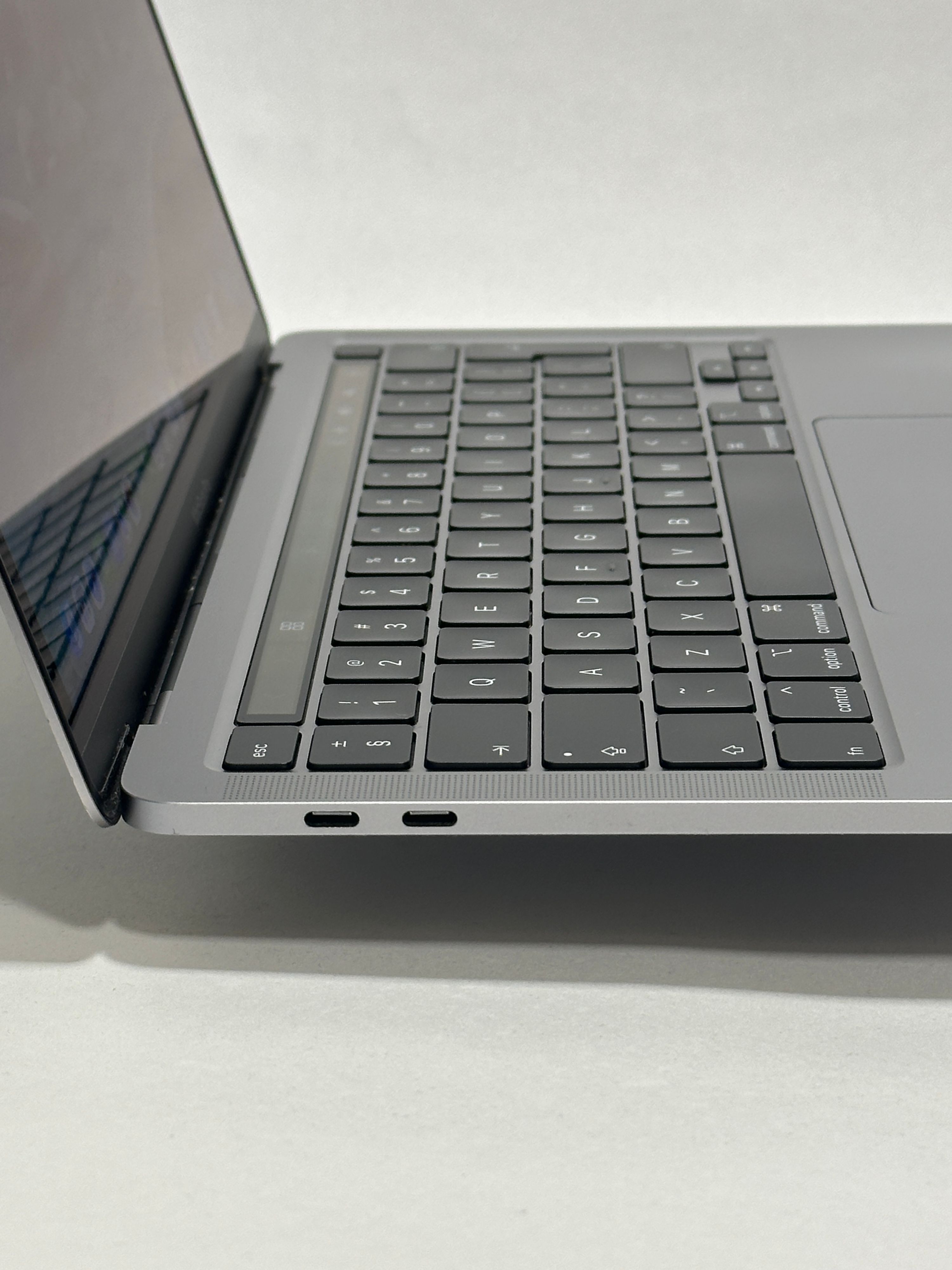 MacBook Pro 13 inch  2020 refurbished Grade B — φωτογραφία 4