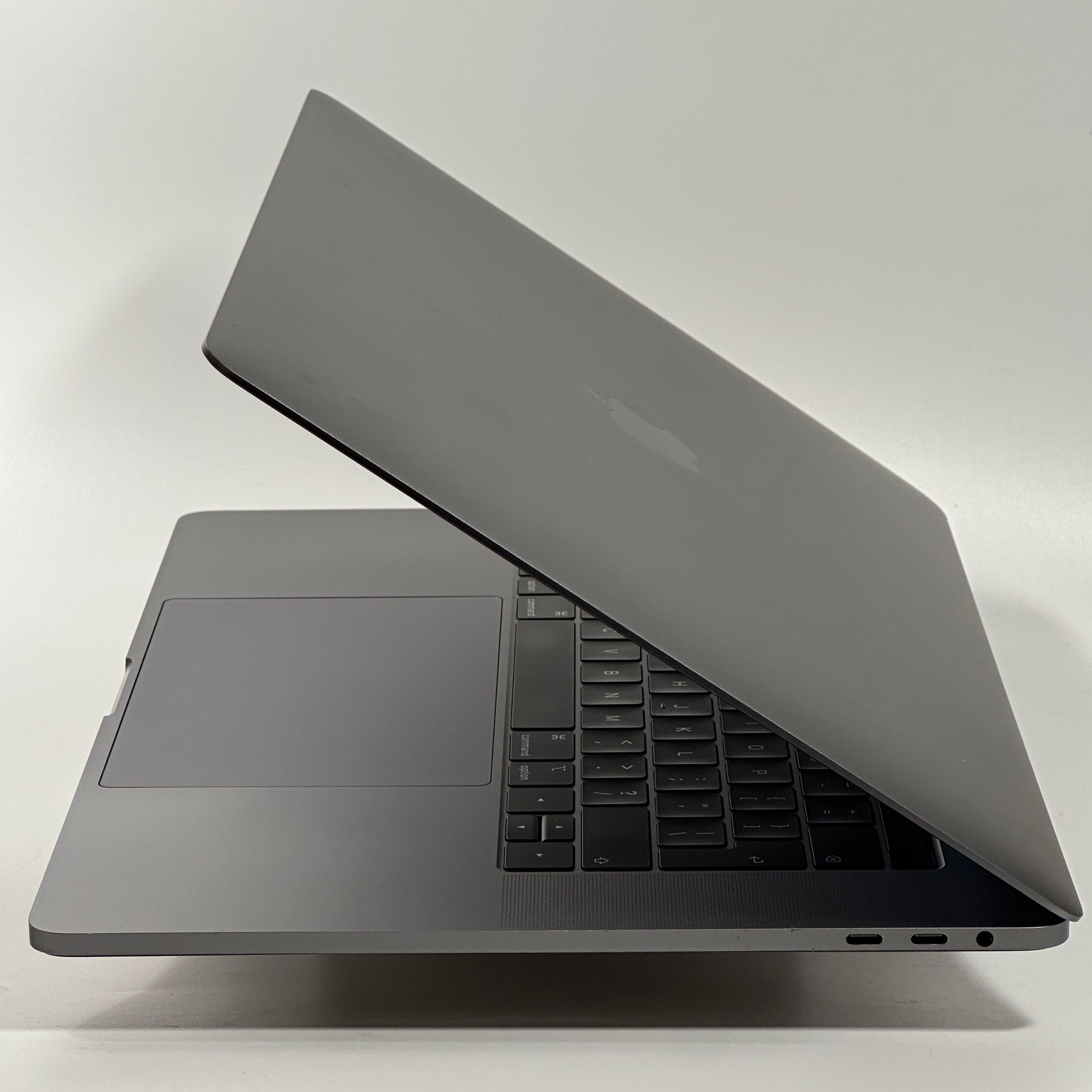 MacBook Pro 15 inch 2018 2018 refurbished Grade B — foto 5
