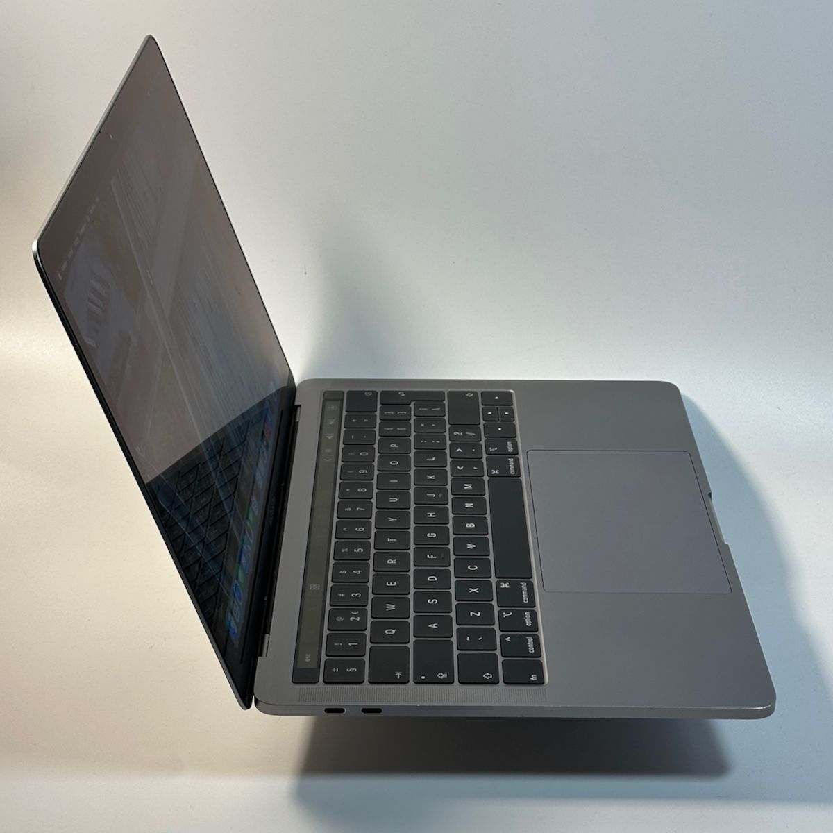MacBook Pro 13 inch 2019 2019 refurbished Grade B — foto 2