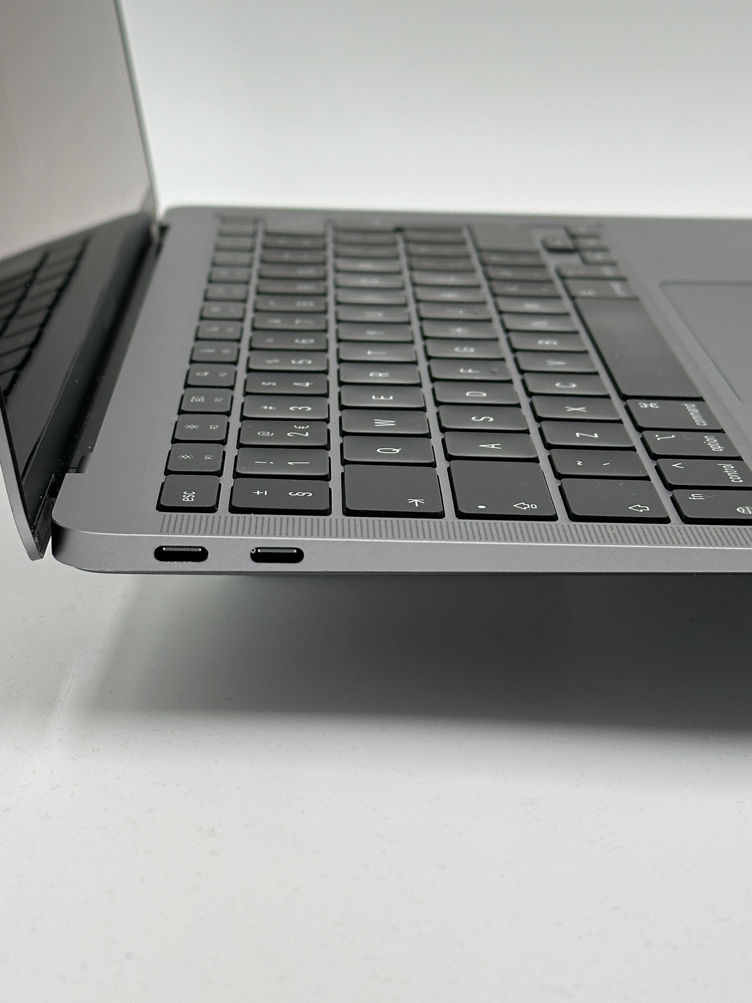 MacBook Air 13 inch 2020 M1 8-core 256GB – refurbished – good condition | iMac and More