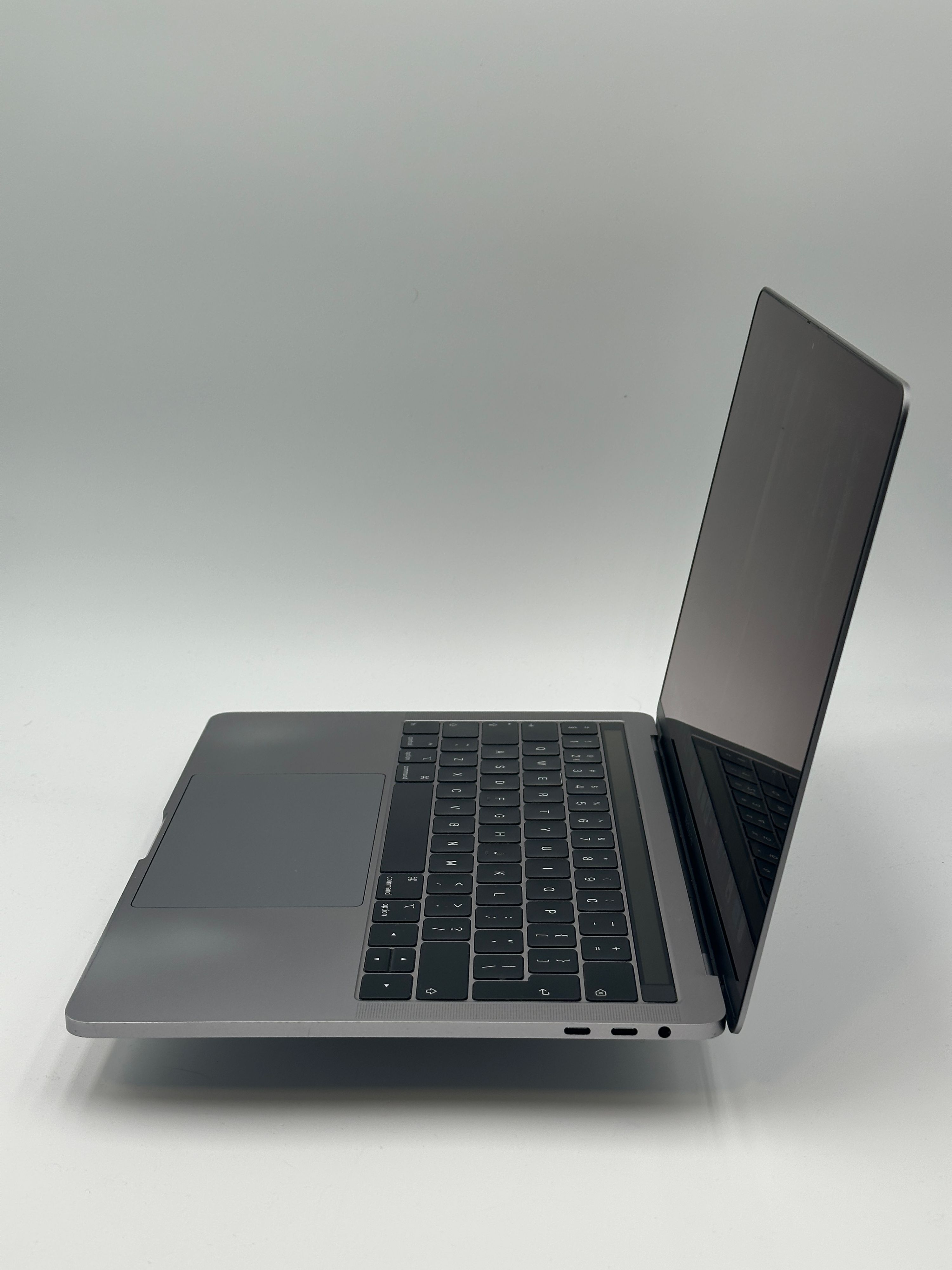 MacBook Pro 13 inch 2018 Core i5 2.3GHz (2018) 16GB 256GB – refurbished – uitstekende staat | iMac and More
