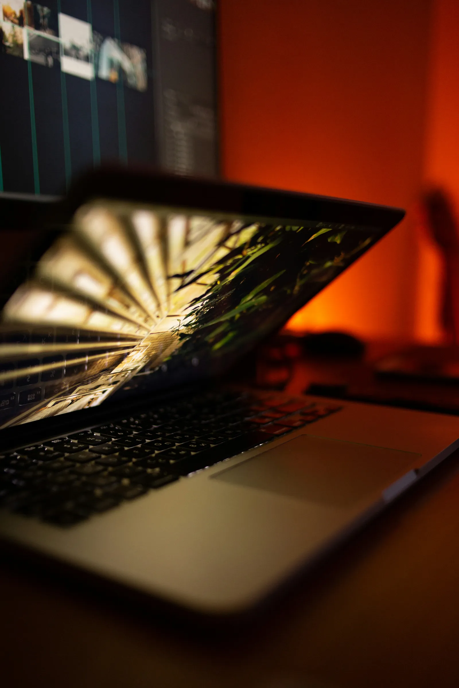 Επισκευή οθόνης MacBook από ειδικό Apple