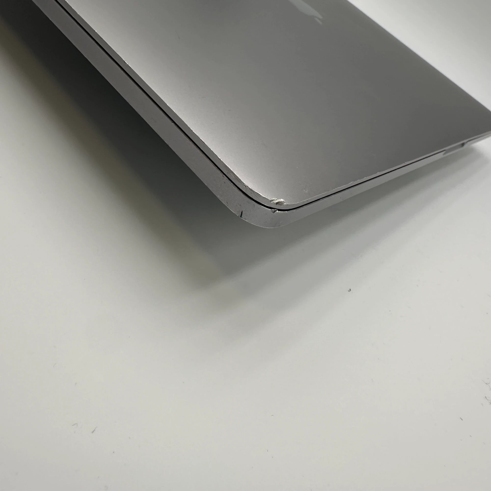 MacBook Pro 15 inch 2019 8-Core i9 2,3 GHz 16GB 512GB – refurbished – fair condition | iMac and More