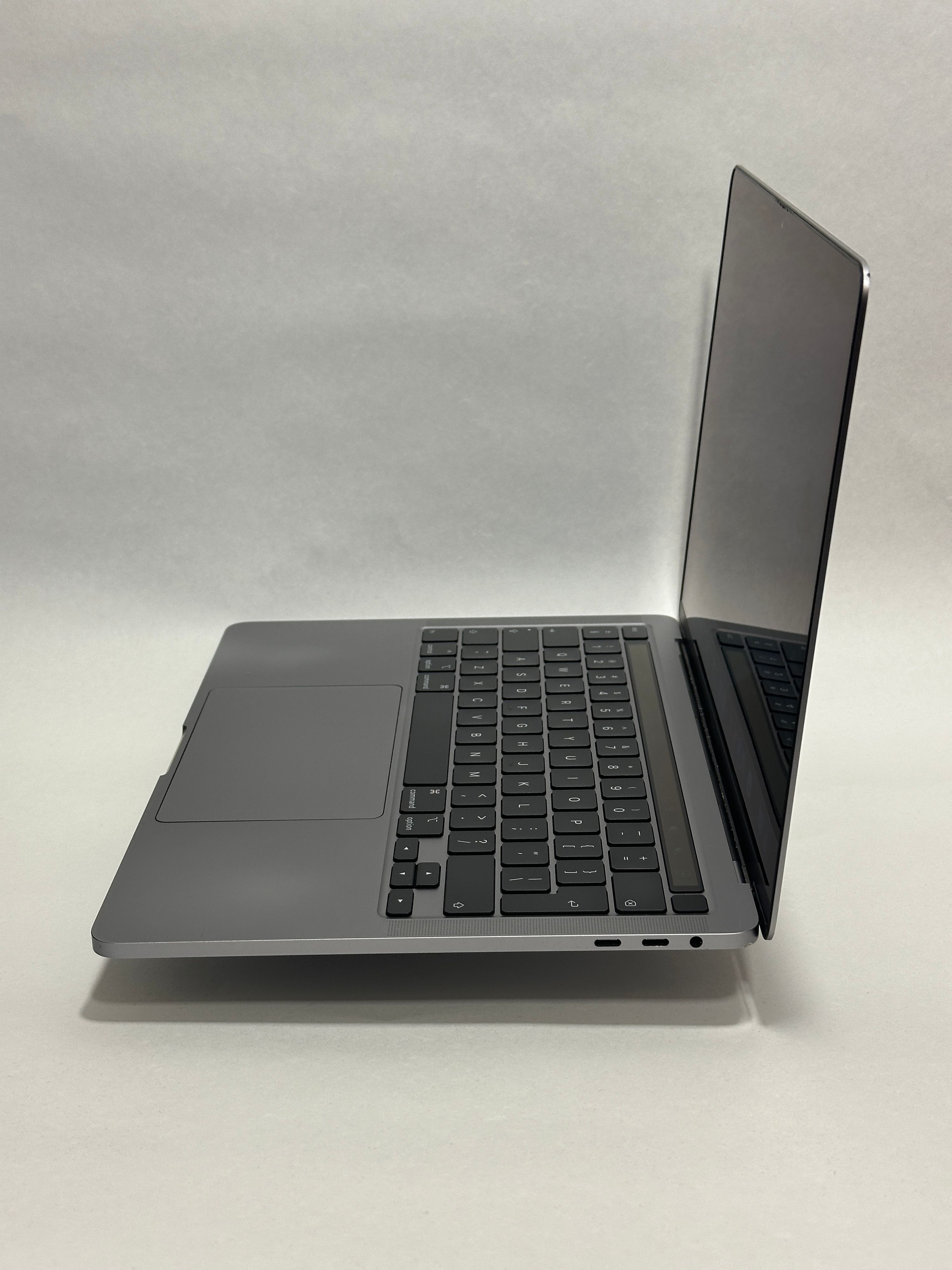 MacBook Pro 13 inch  2020 refurbished Grade B — φωτογραφία 5