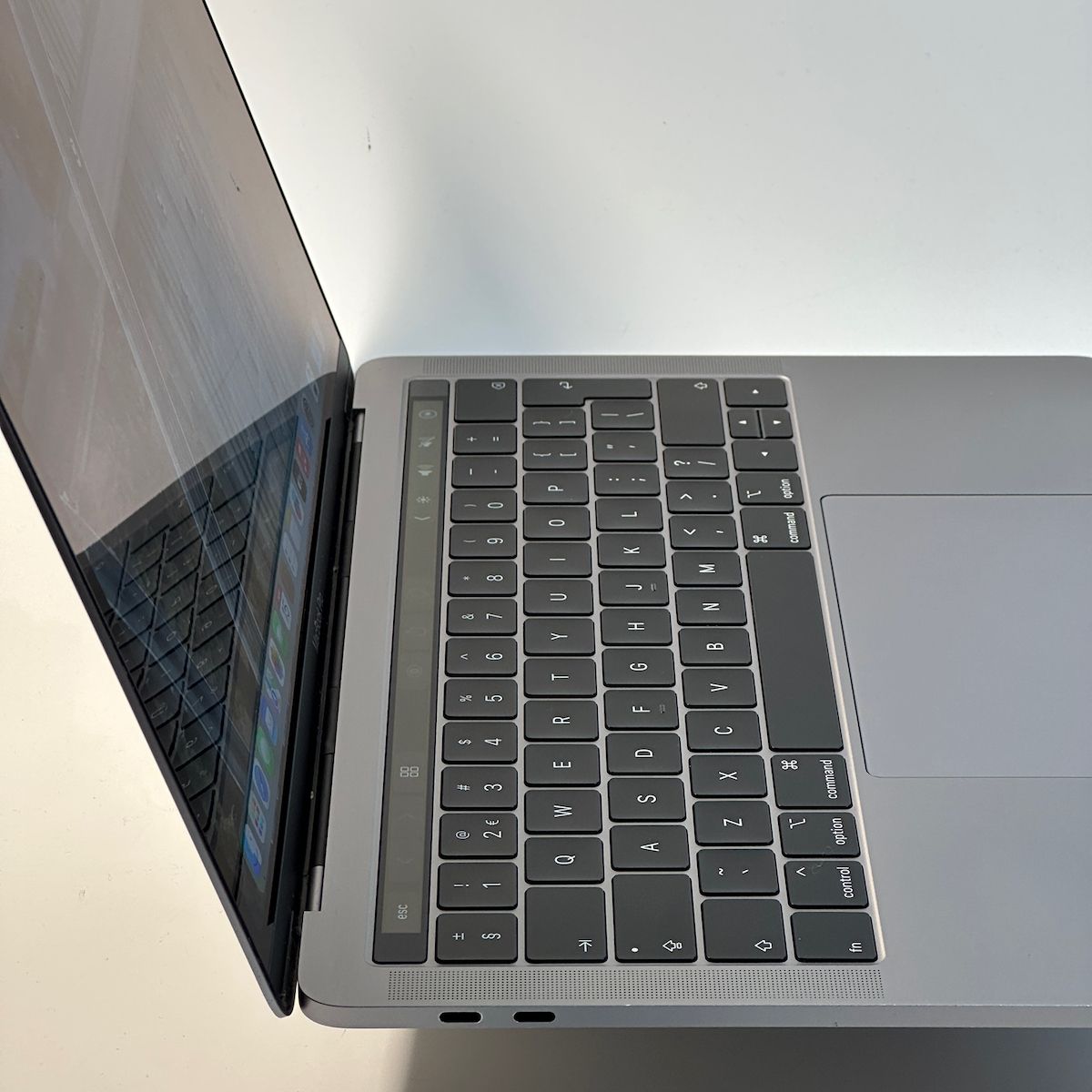 MacBook Pro 13 inch 2019 2019 refurbished Grade B — foto 3