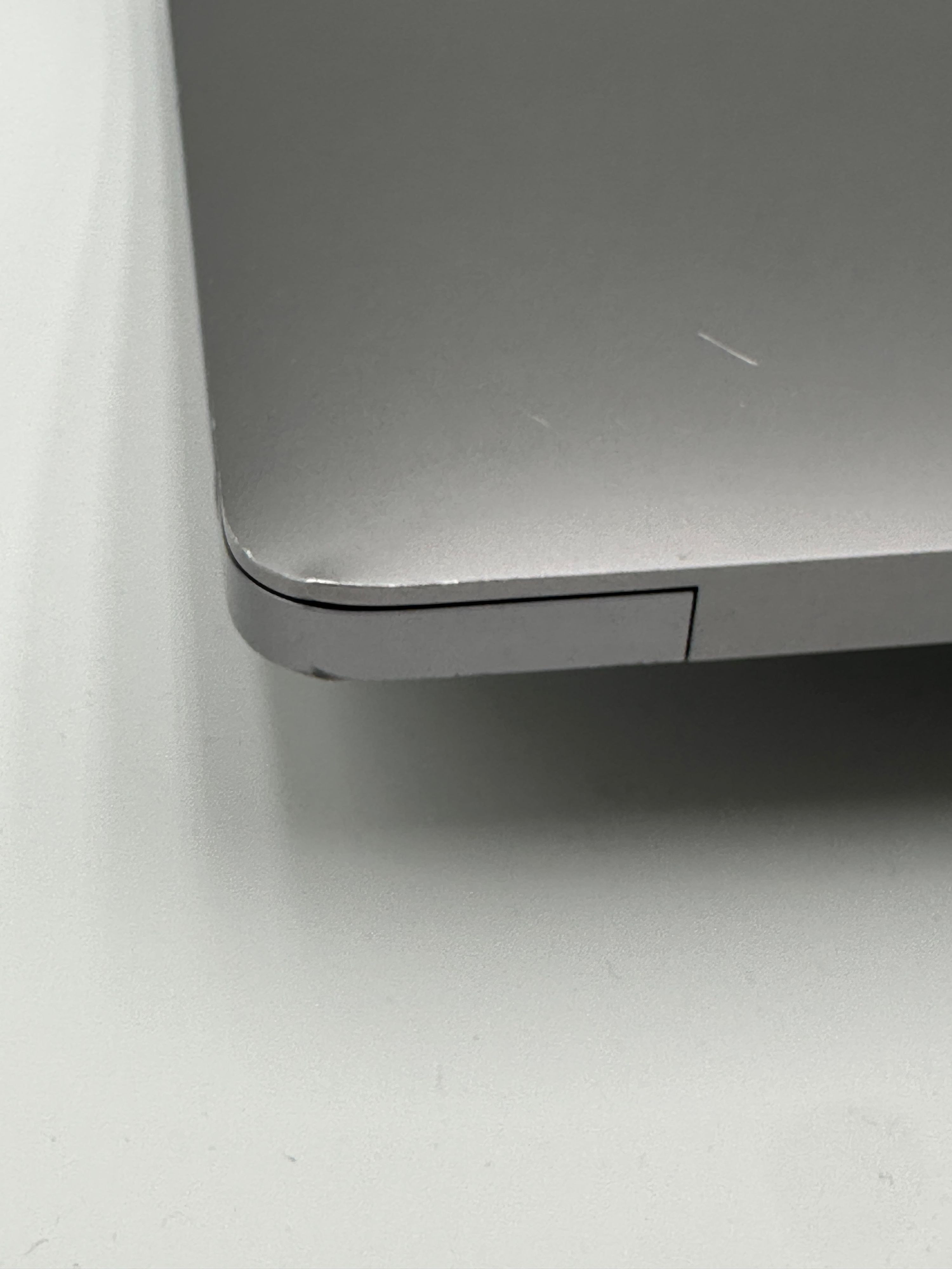 MacBook Air 13 inch 2020 M1 8-core 256GB – refurbished – good condition | iMac and More