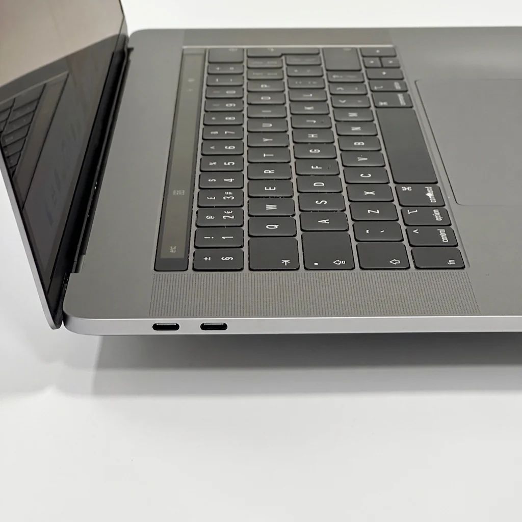 MacBook Pro 15 inch 2018 2018 refurbished Grade B — φωτογραφία 5