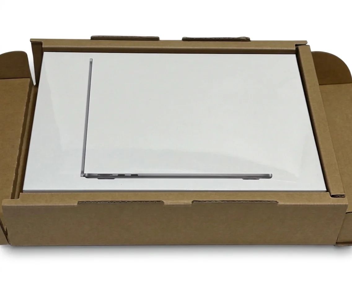 MacBook Air 13.6 inch  2022 refurbished Grade Nieuw — φωτογραφία 3