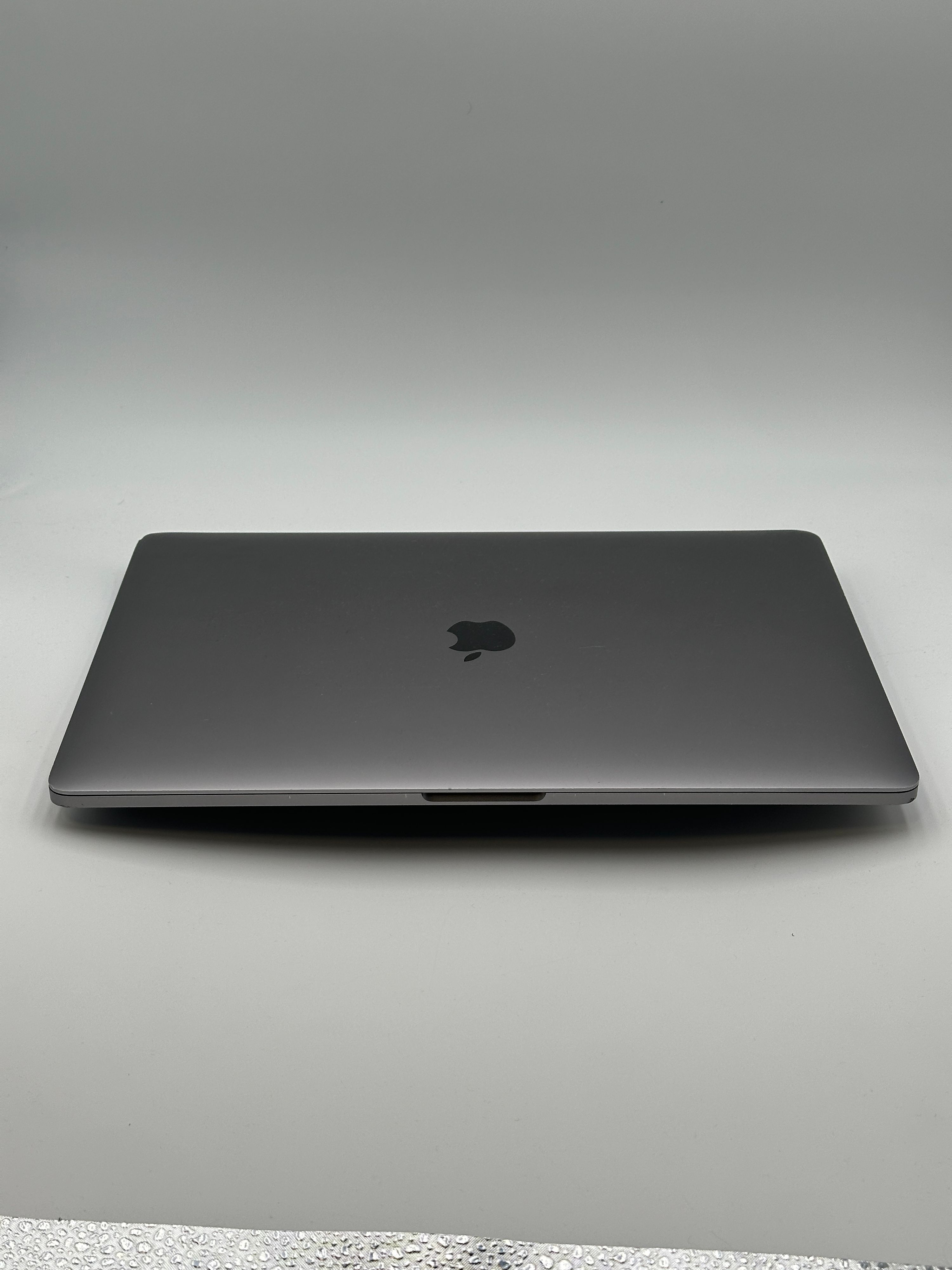 MacBook Pro 15 inch 2017 Core i7 2.8 GHz 16GB 1TB – refurbished – voldoende staat | iMac and More