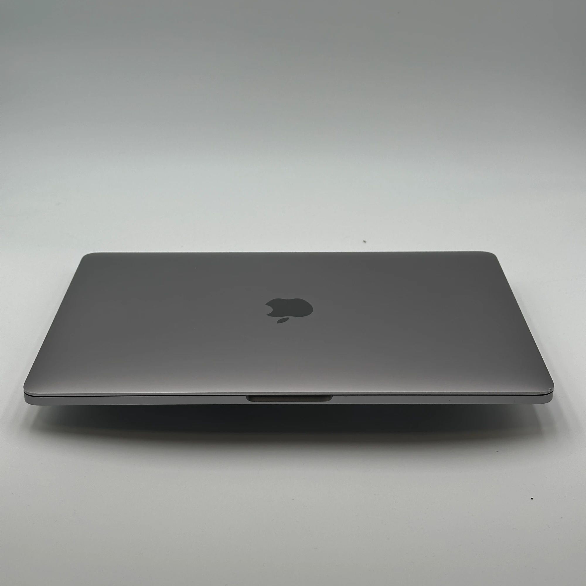MacBook Pro 13 inch 2020 Core i5 2.0 GHz 16GB 1TB – refurbished – goede staat | iMac and More