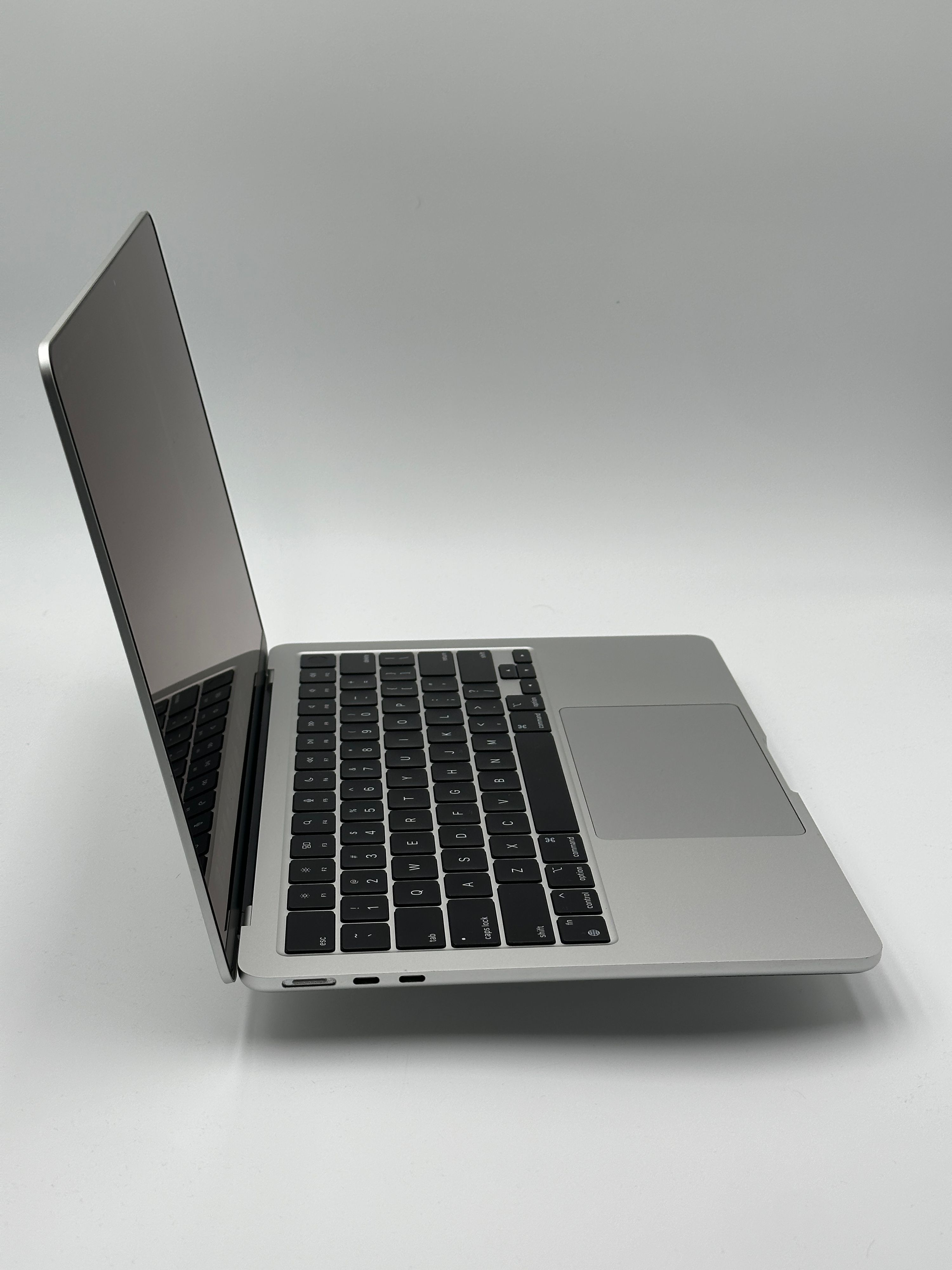 MacBook Air 13,6 ιντσών 13.6 inch 2022 M2 8-core 16GB 256GB – μεταχειρισμένο – άριστη κατάσταση | iMac and More