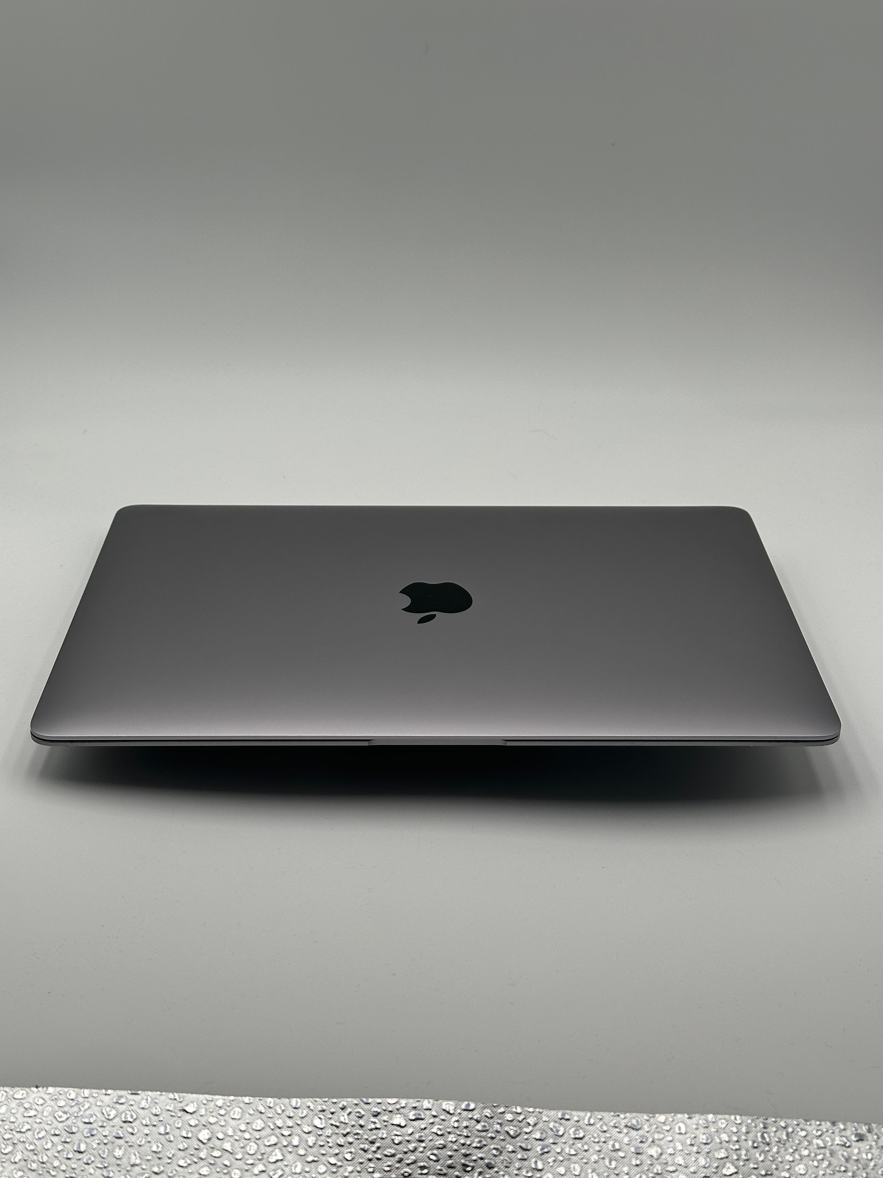 MacBook Air 13 inch 2020 M1 8-core 8GB 256GB – refurbished – goede staat | iMac and More