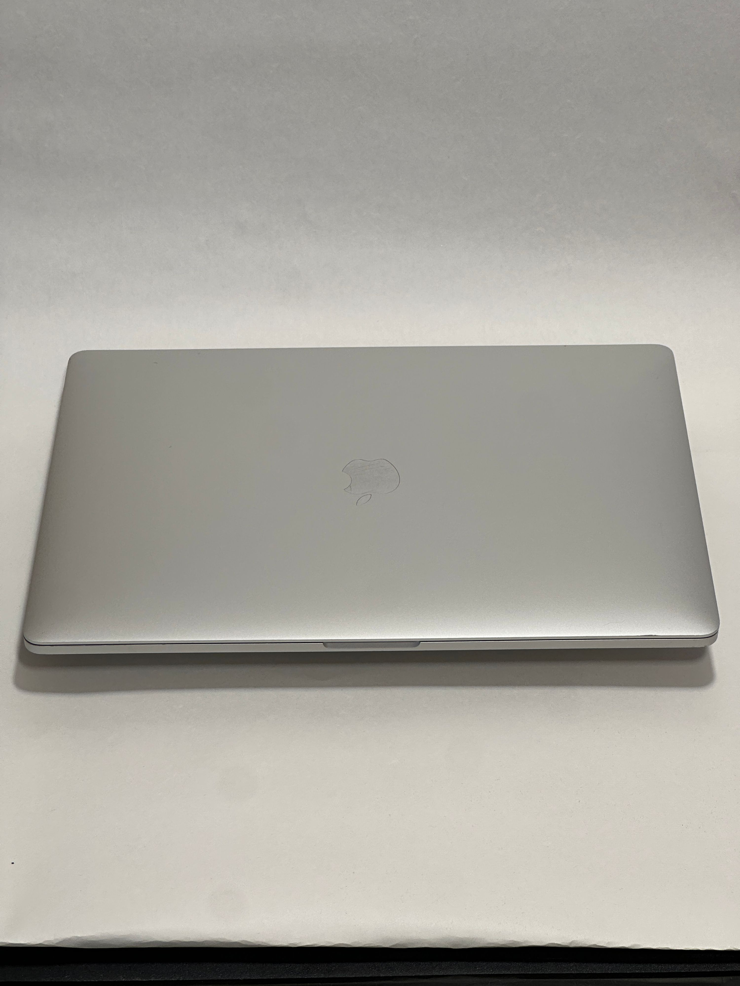 MacBook Pro 16 inch 2019 refurbished Grade B — φωτογραφία 8