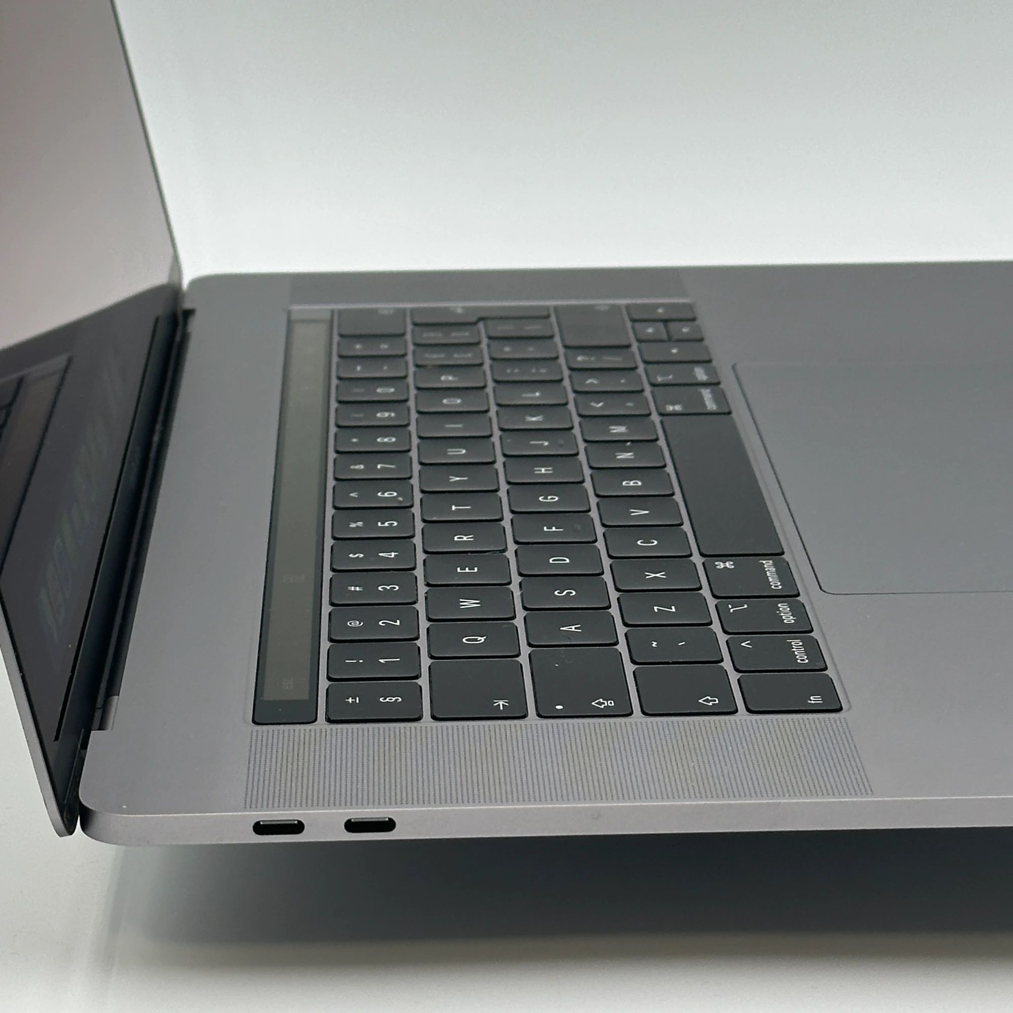 MacBook Pro 15-inch 15 inch 2019 Core i7 2.6 GHz 32GB 256GB – refurbished – excellent condition | iMac and More