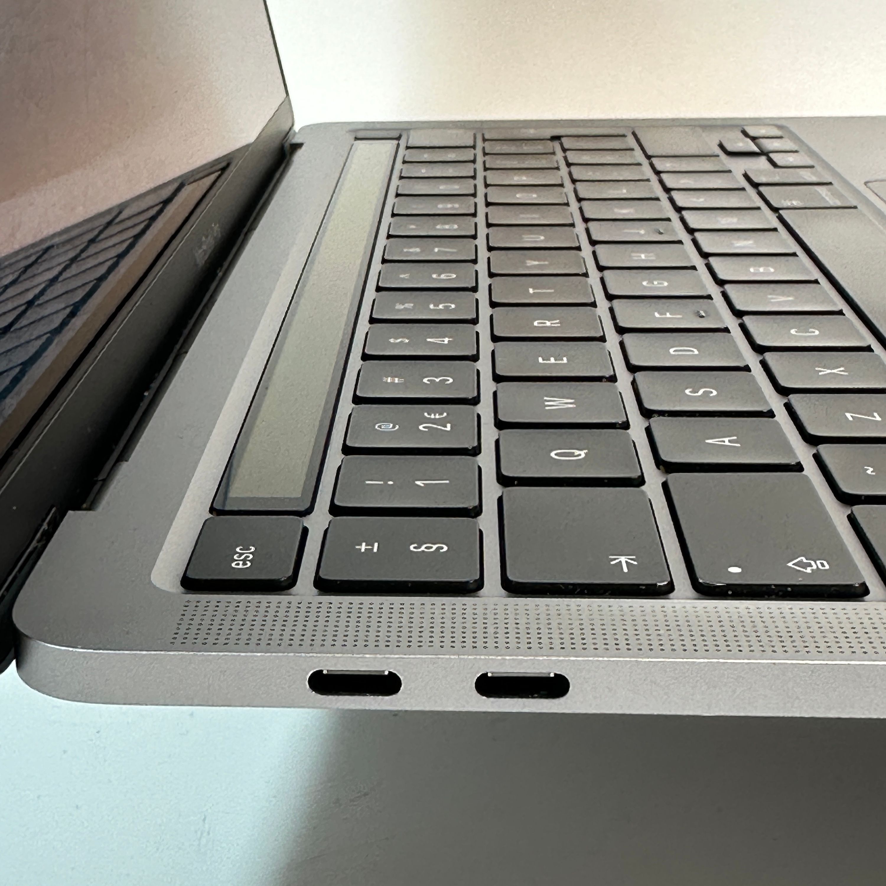 MacBook Pro 13 inch 2020 2020 refurbished Grade A — foto 4