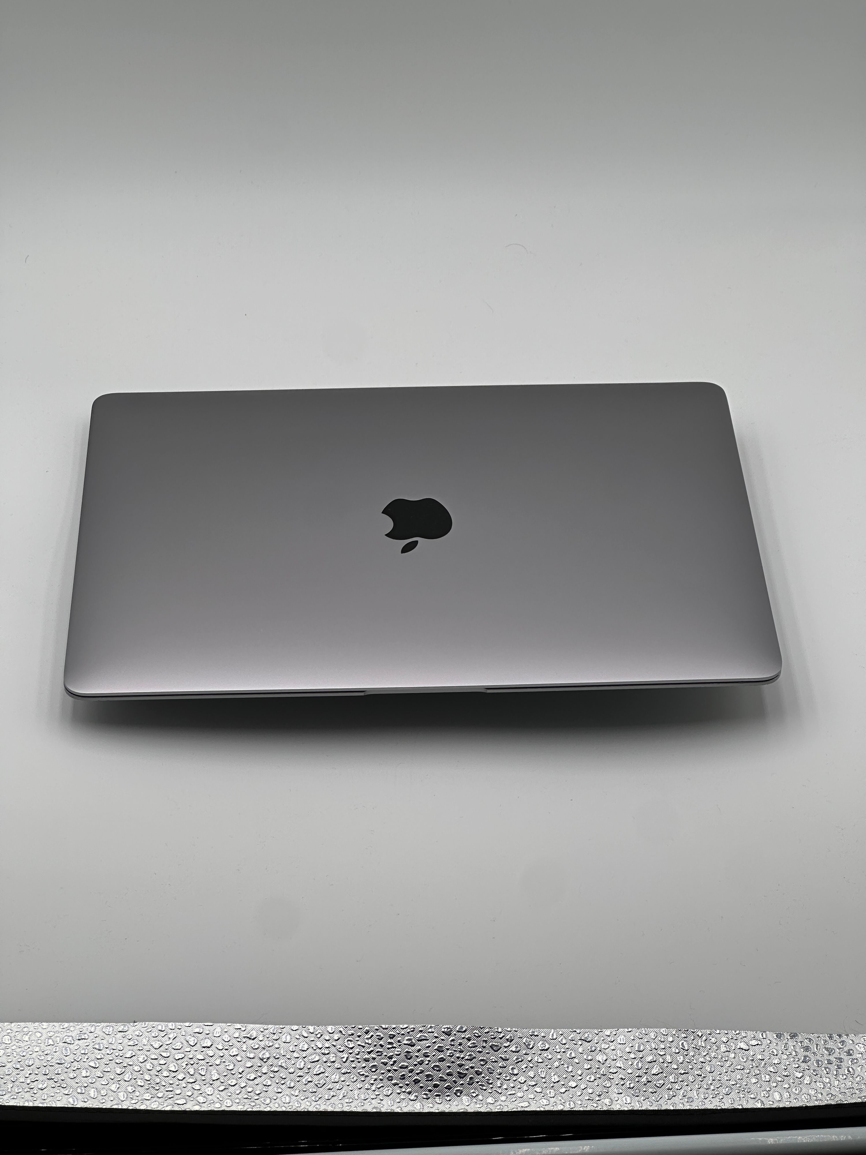 MacBook Air 13 inch 2020 M1 8-core 8GB 256GB – refurbished – goede staat | iMac and More