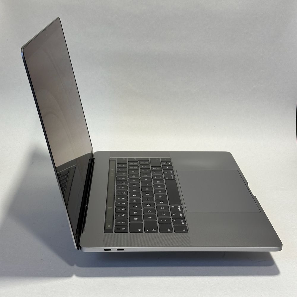 MacBook Pro 15 inch 2018 2018 refurbished Grade B — foto 4
