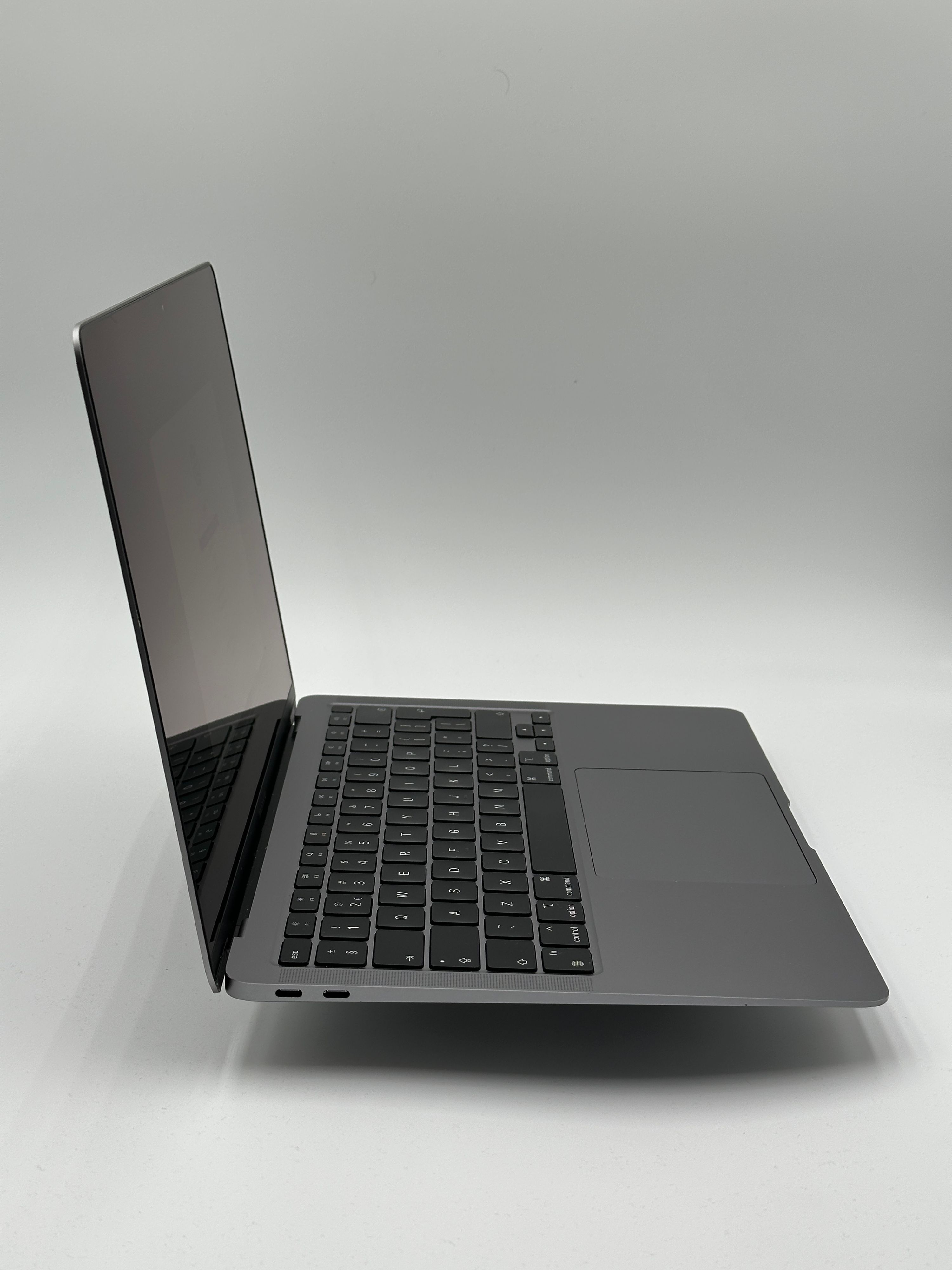 MacBook Air 13 inch 2020 M1 8-core 256GB – refurbished – good condition | iMac and More